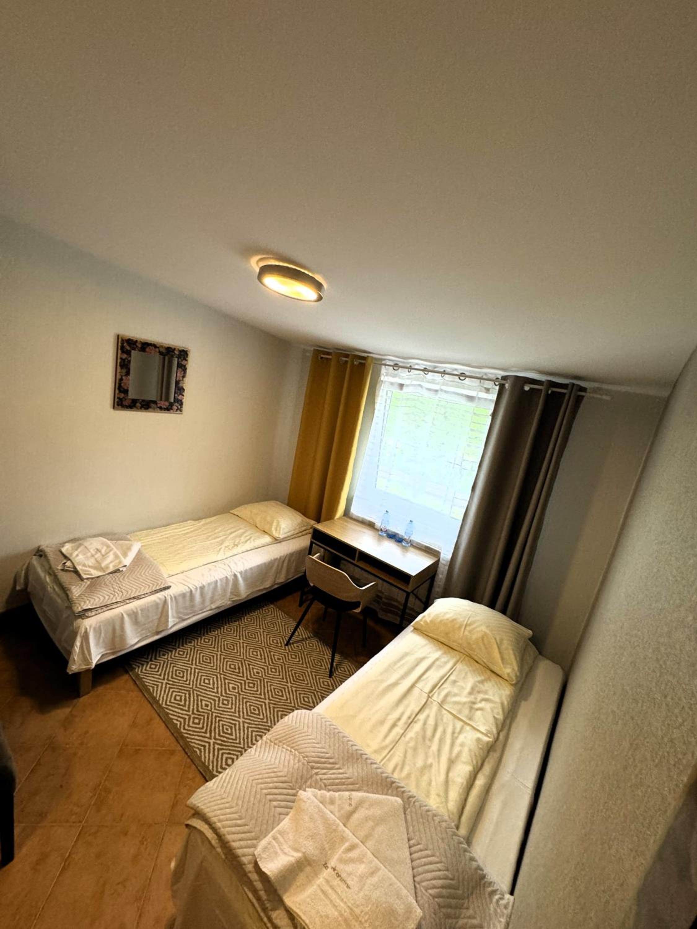 Single Room with Bathroom photo 3