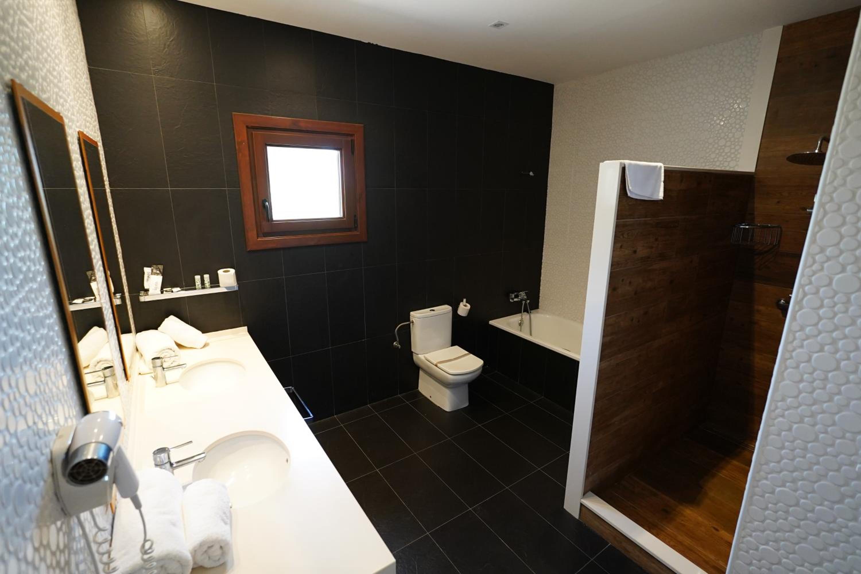 Suite with Terrace - Photo 7