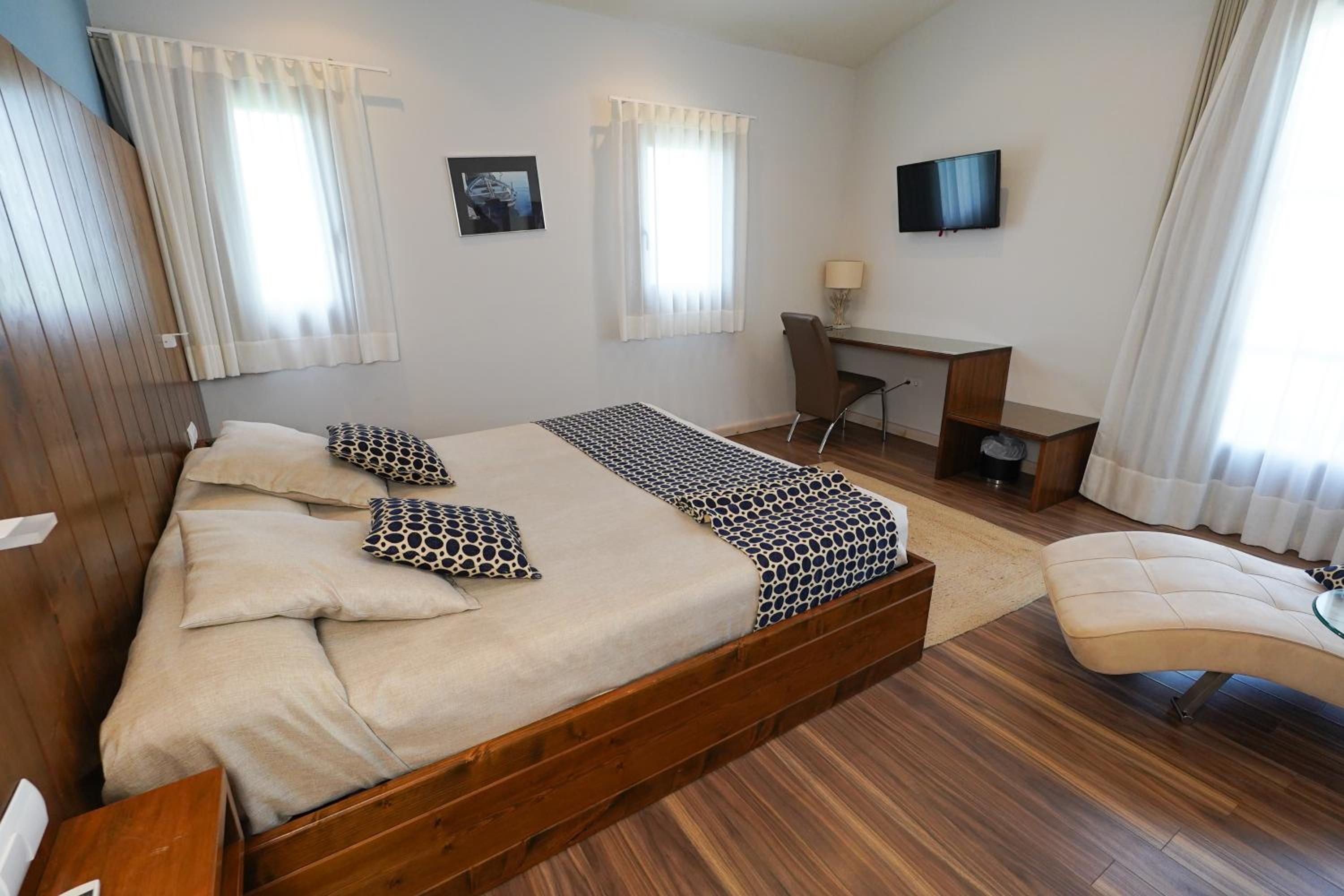 Suite with Balcony - Photo 3
