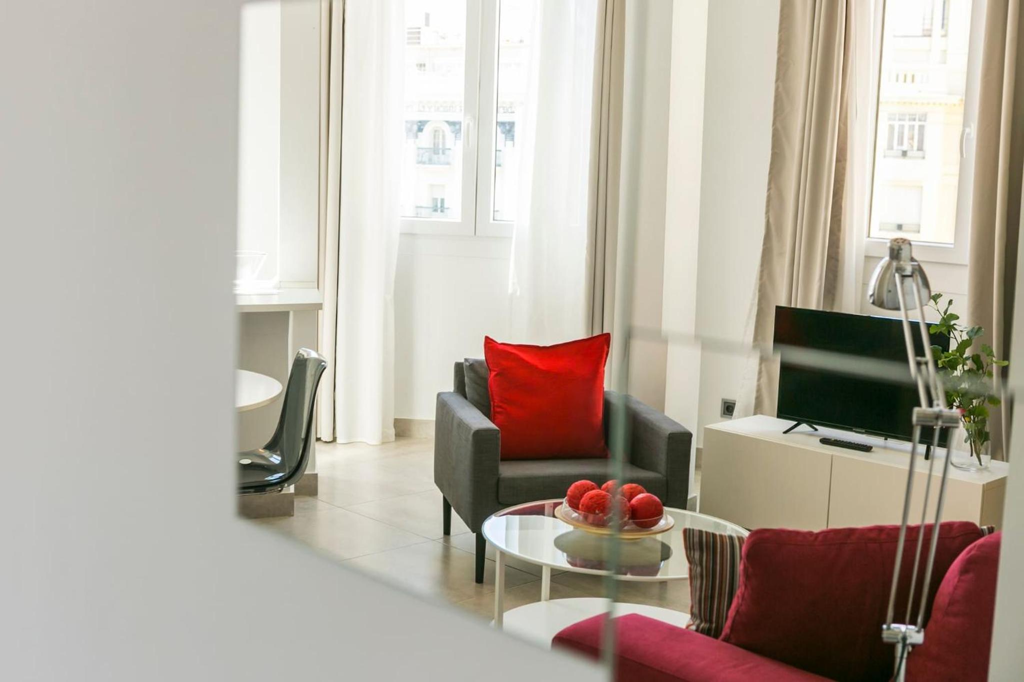 Two-Bedroom Apartment with City View photo 2