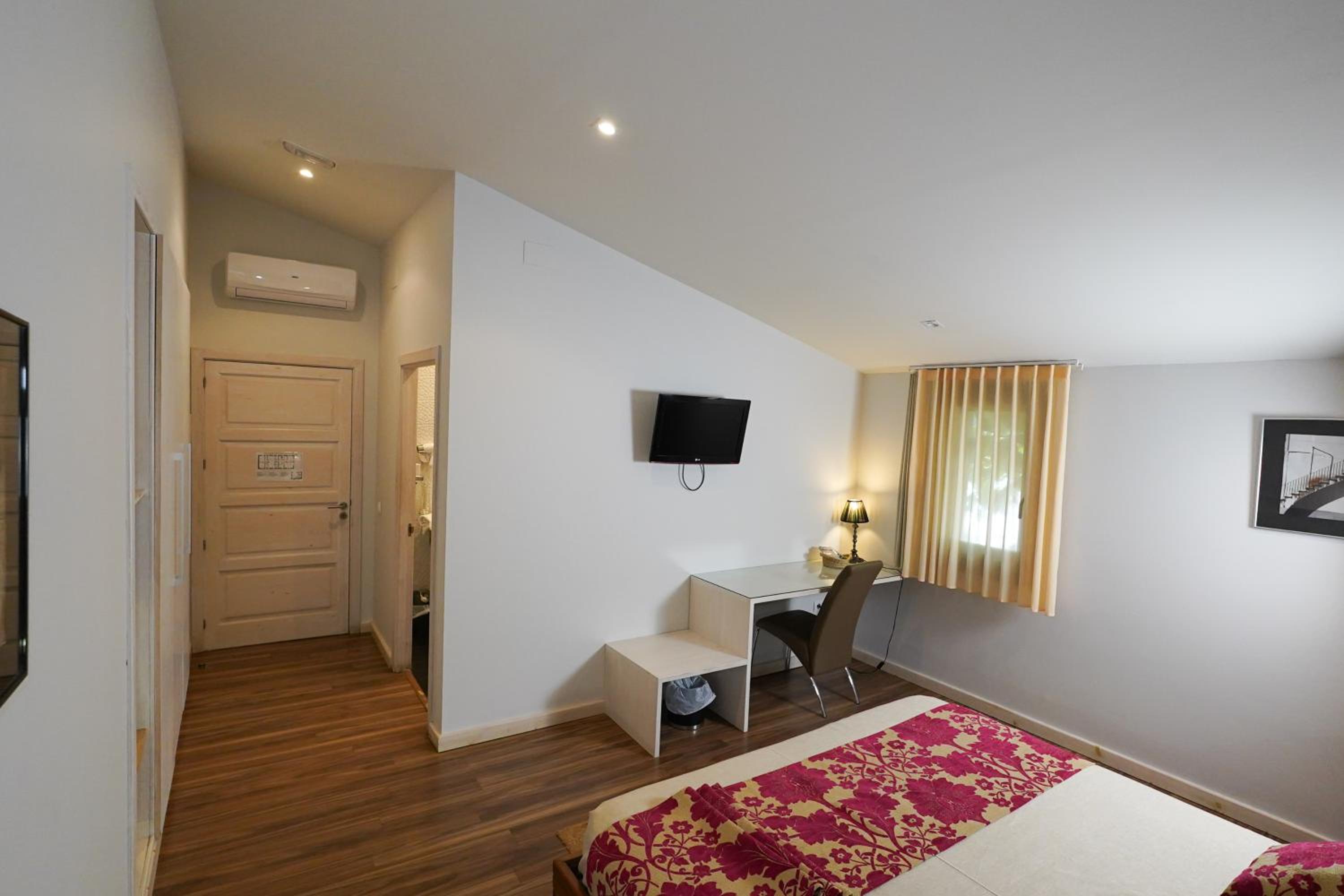 Suite - Photo 3