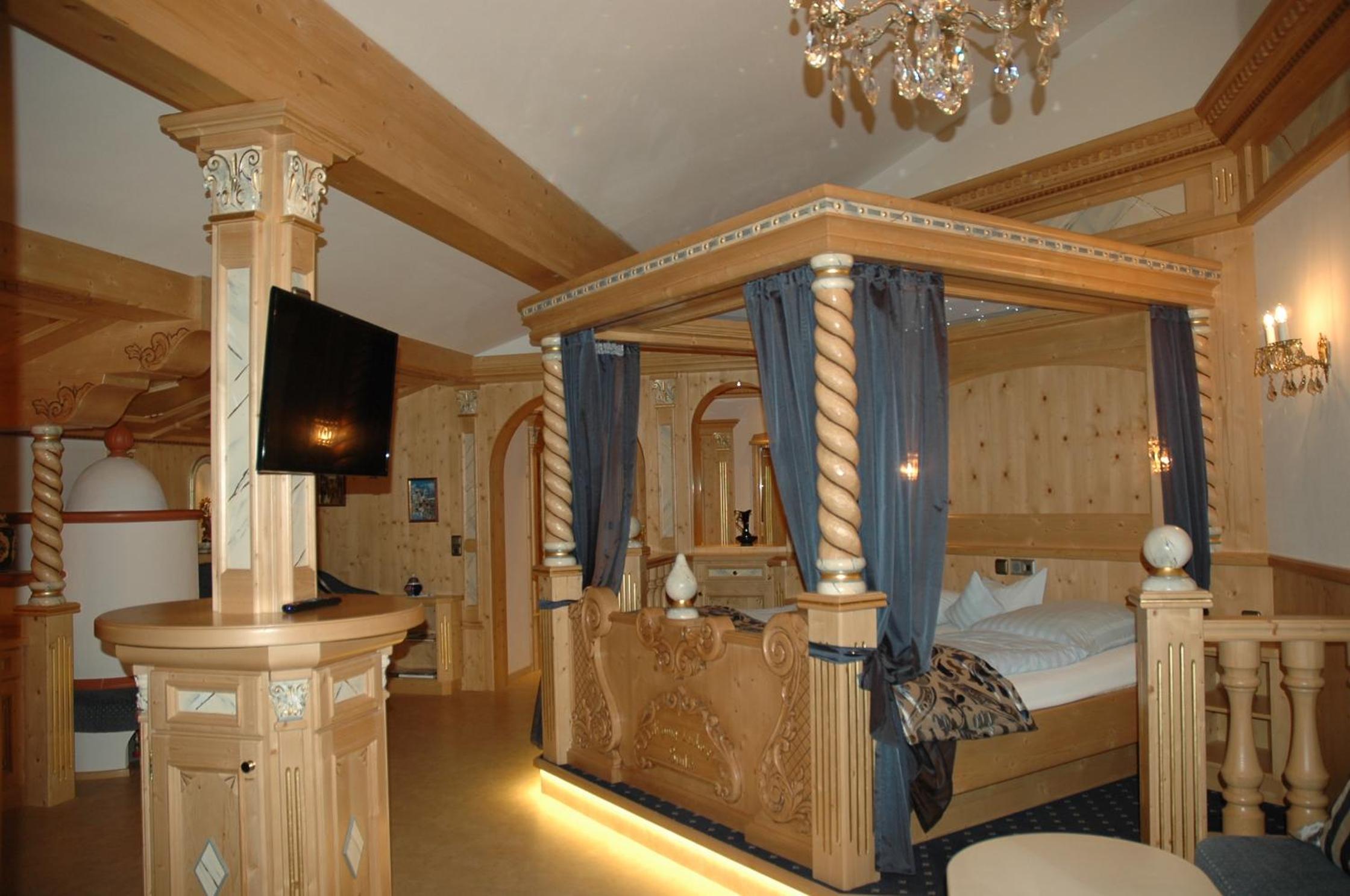 Deluxe Room - Photo 5