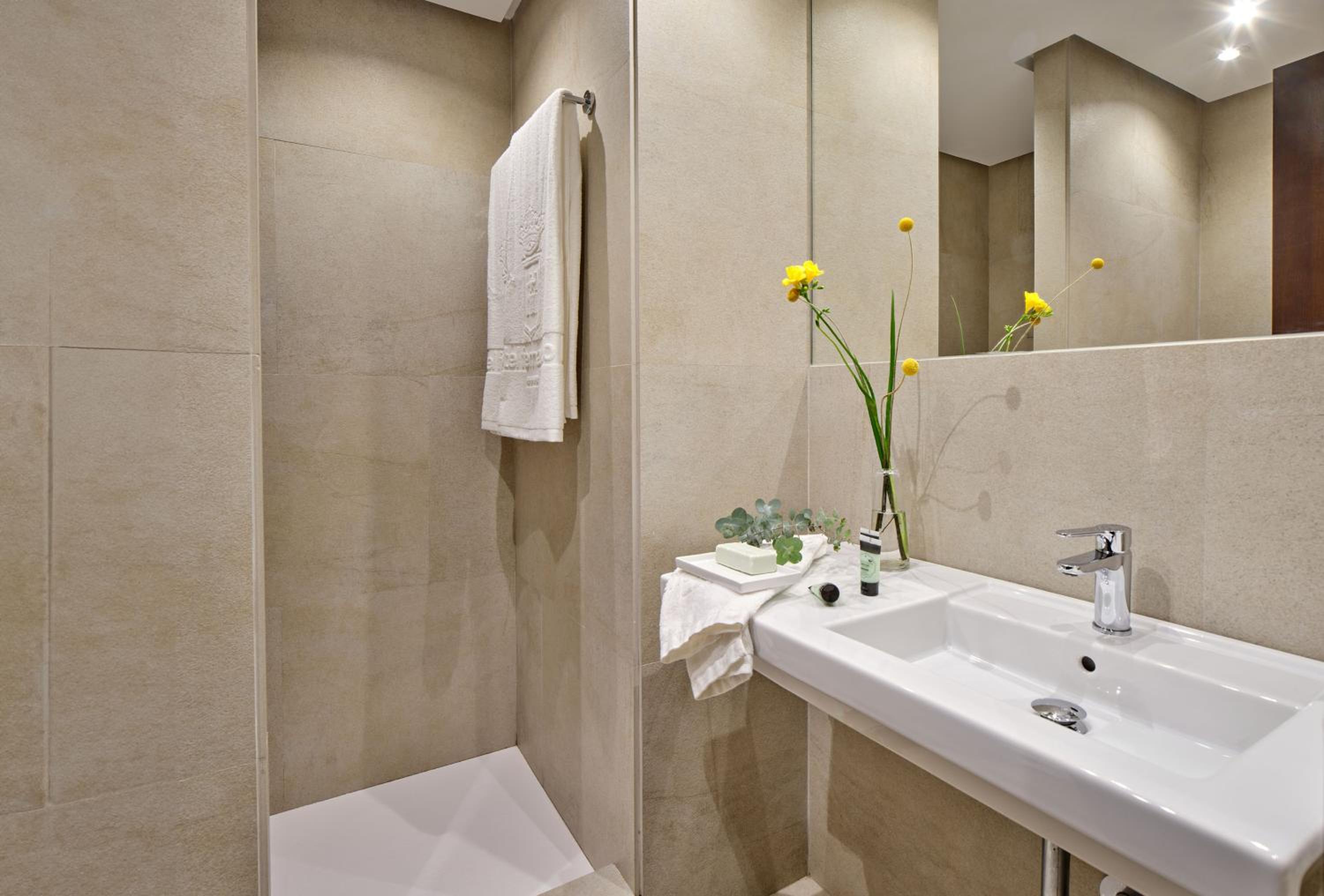 Superior Double or Twin Room - Photo 12