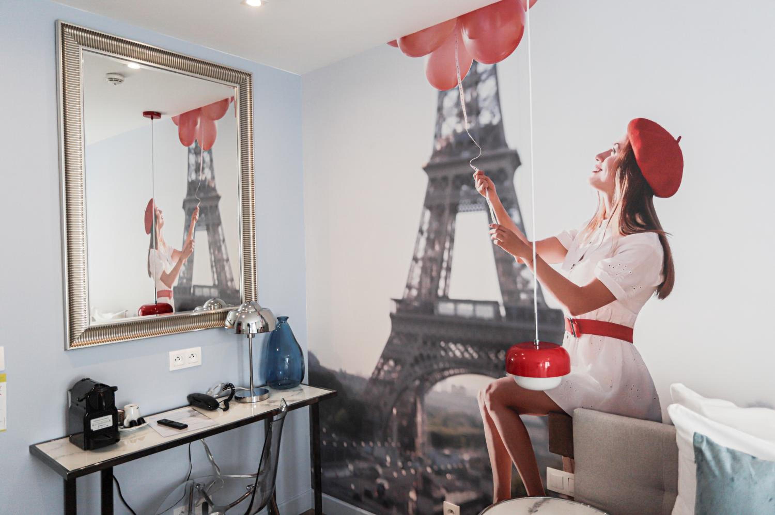 Double or Twin Room thumbnail 6