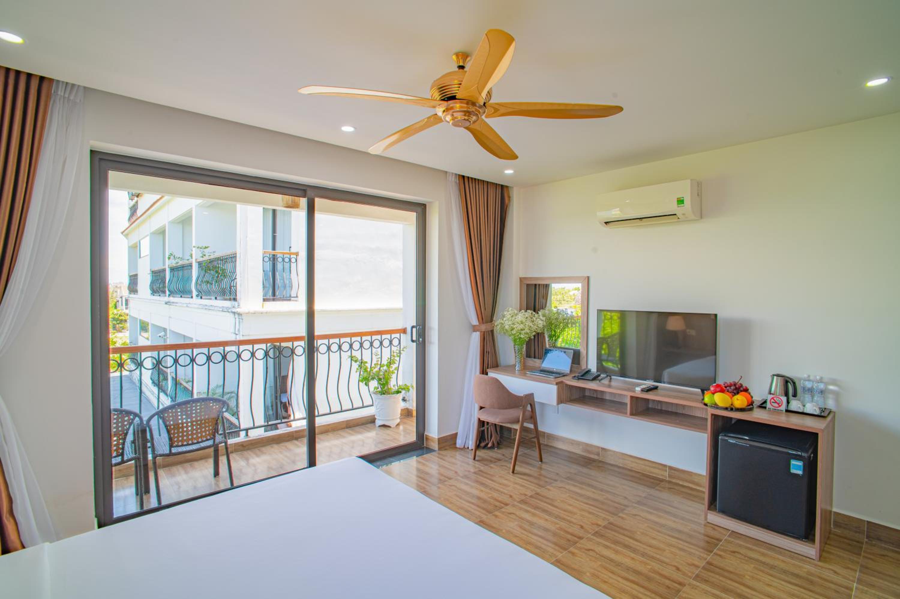 King Room With Balcony