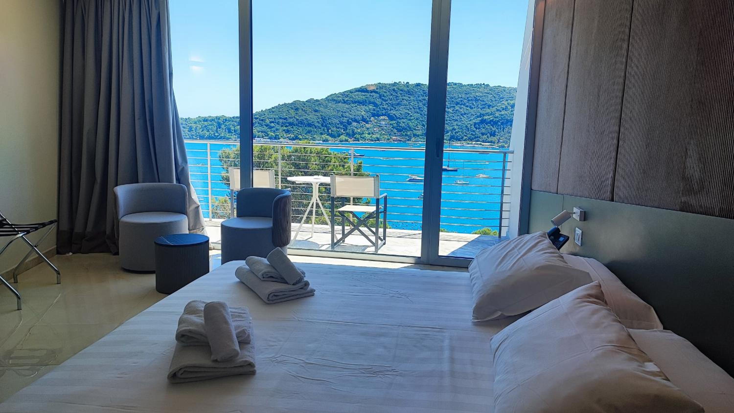 Junior Suite with Balcony and Sea View - Photo 6