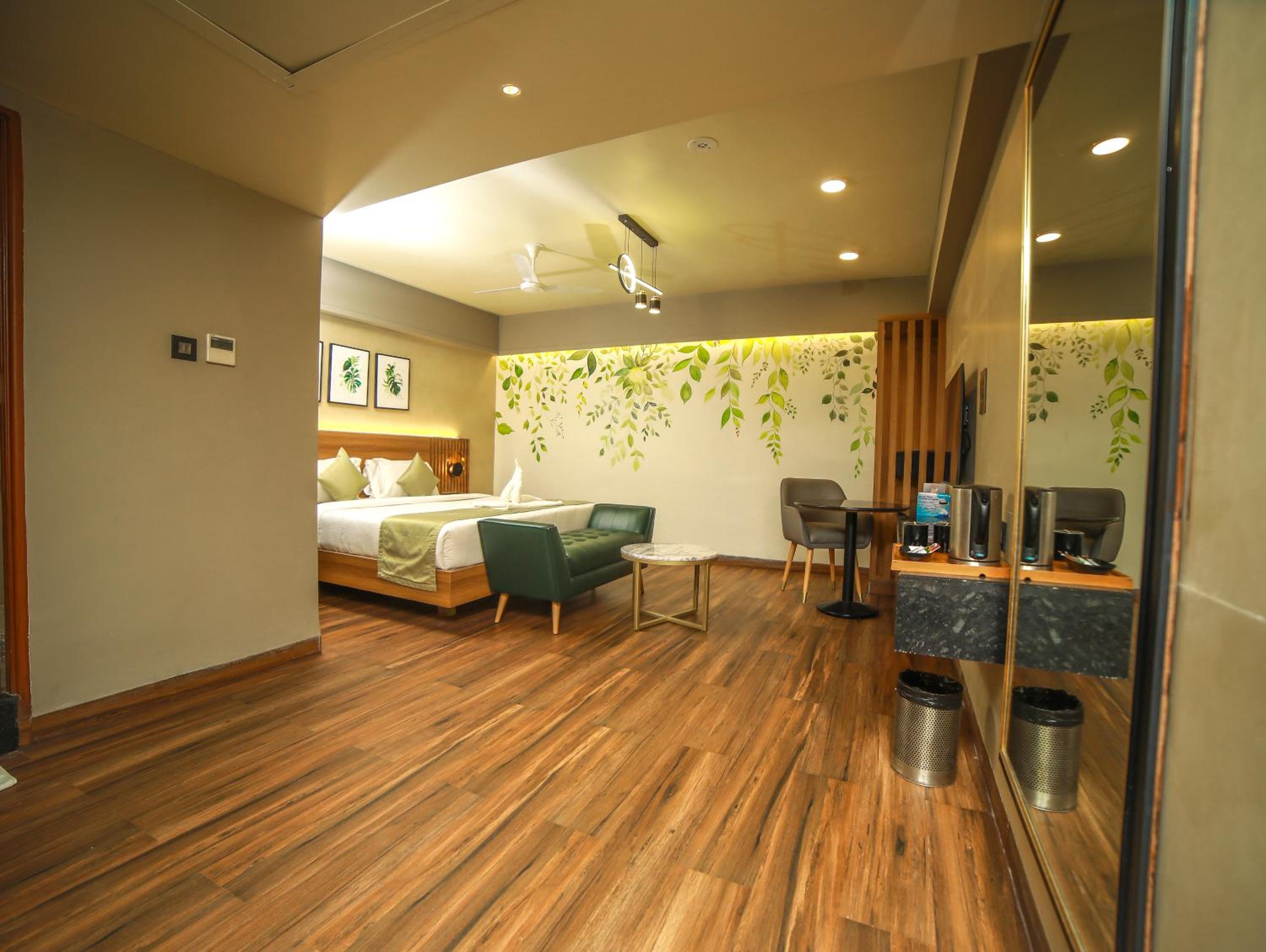 Suite with Balcony - Photo 7