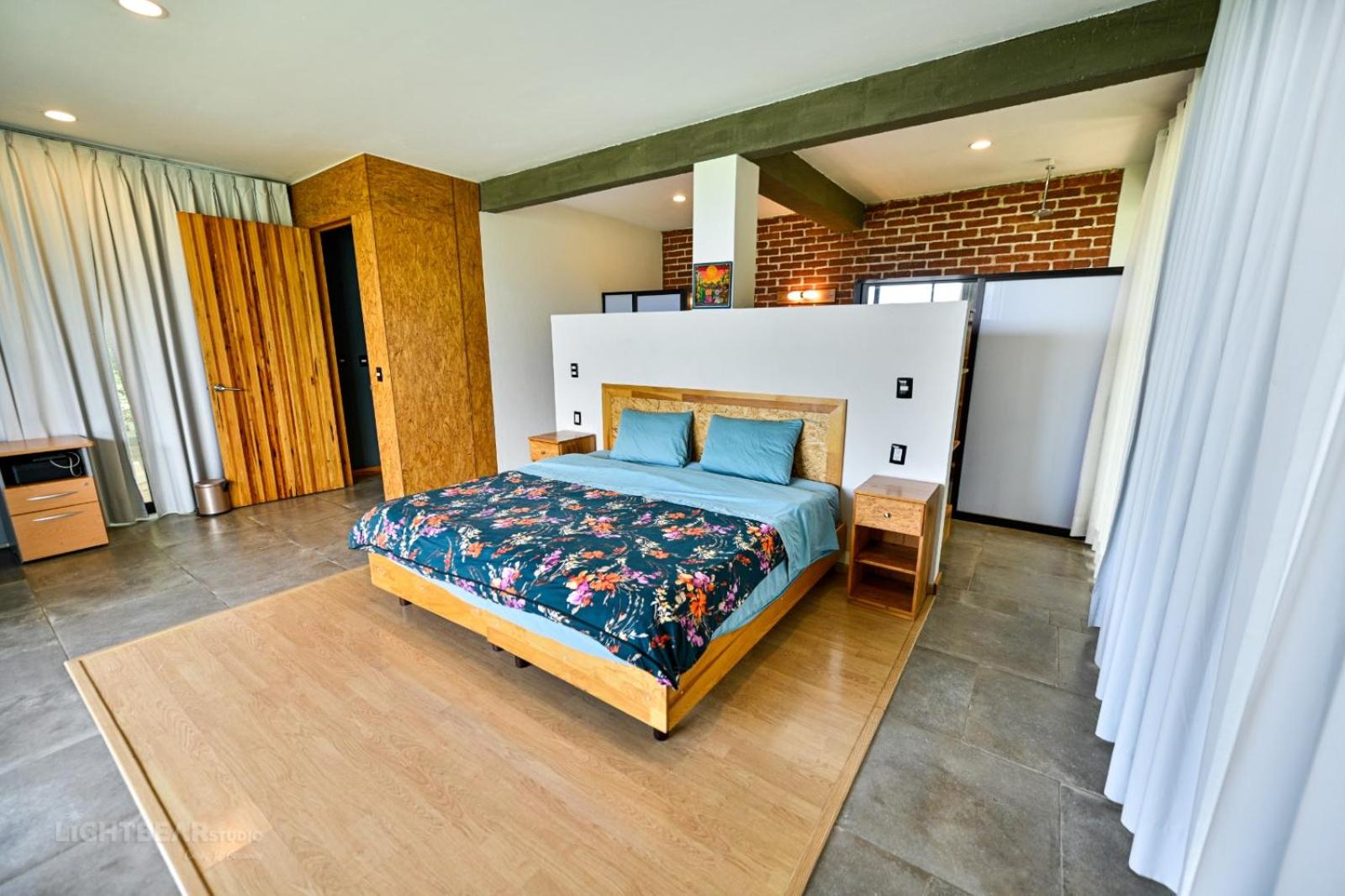 Three-Bedroom Villa - Photo 9