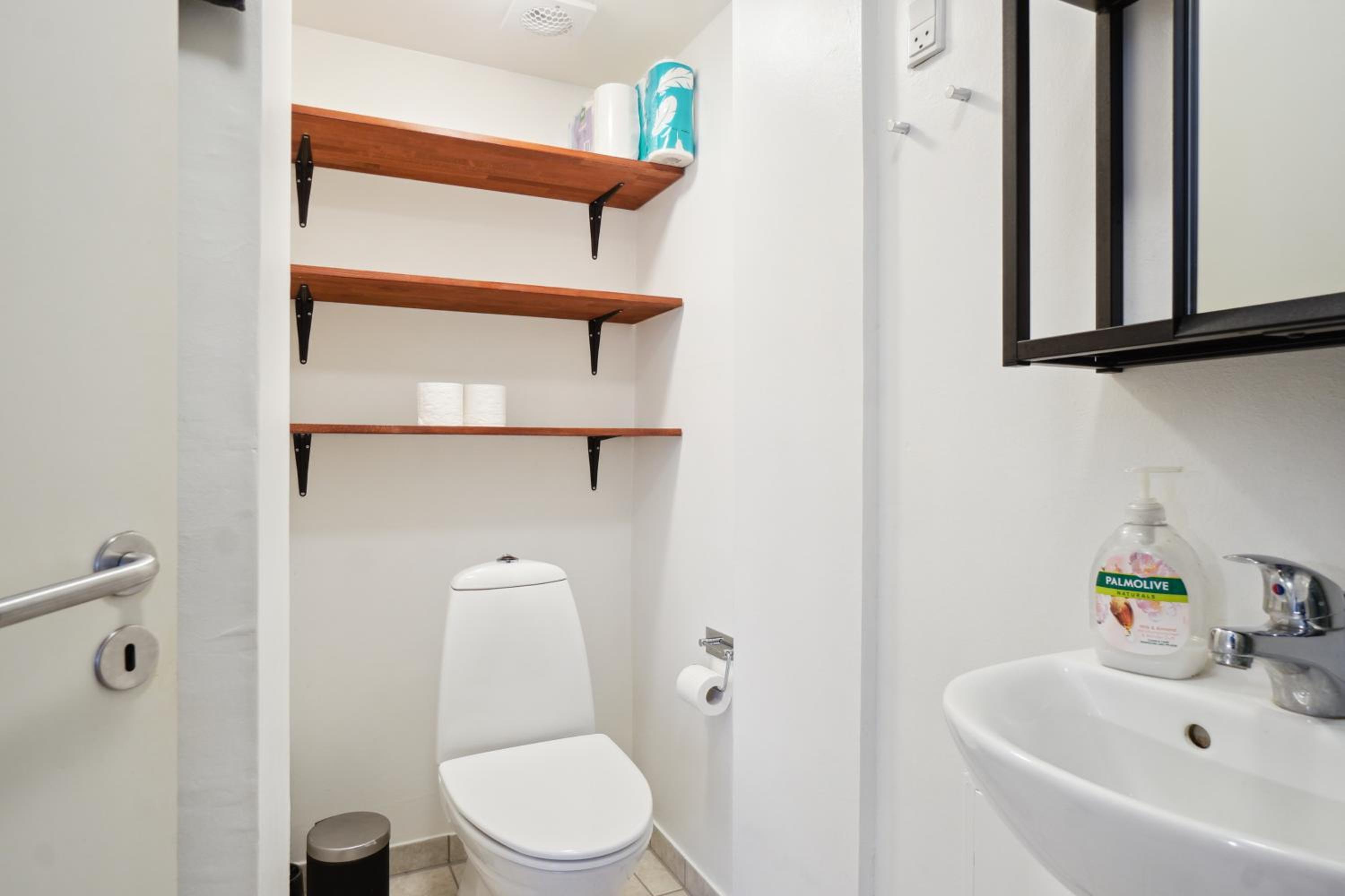 One-Bedroom Apartment photo 2