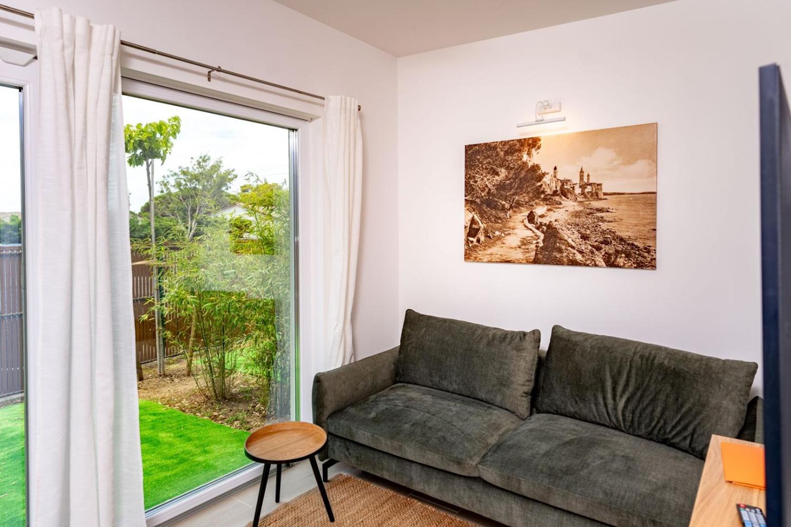One-Bedroom House photo 1