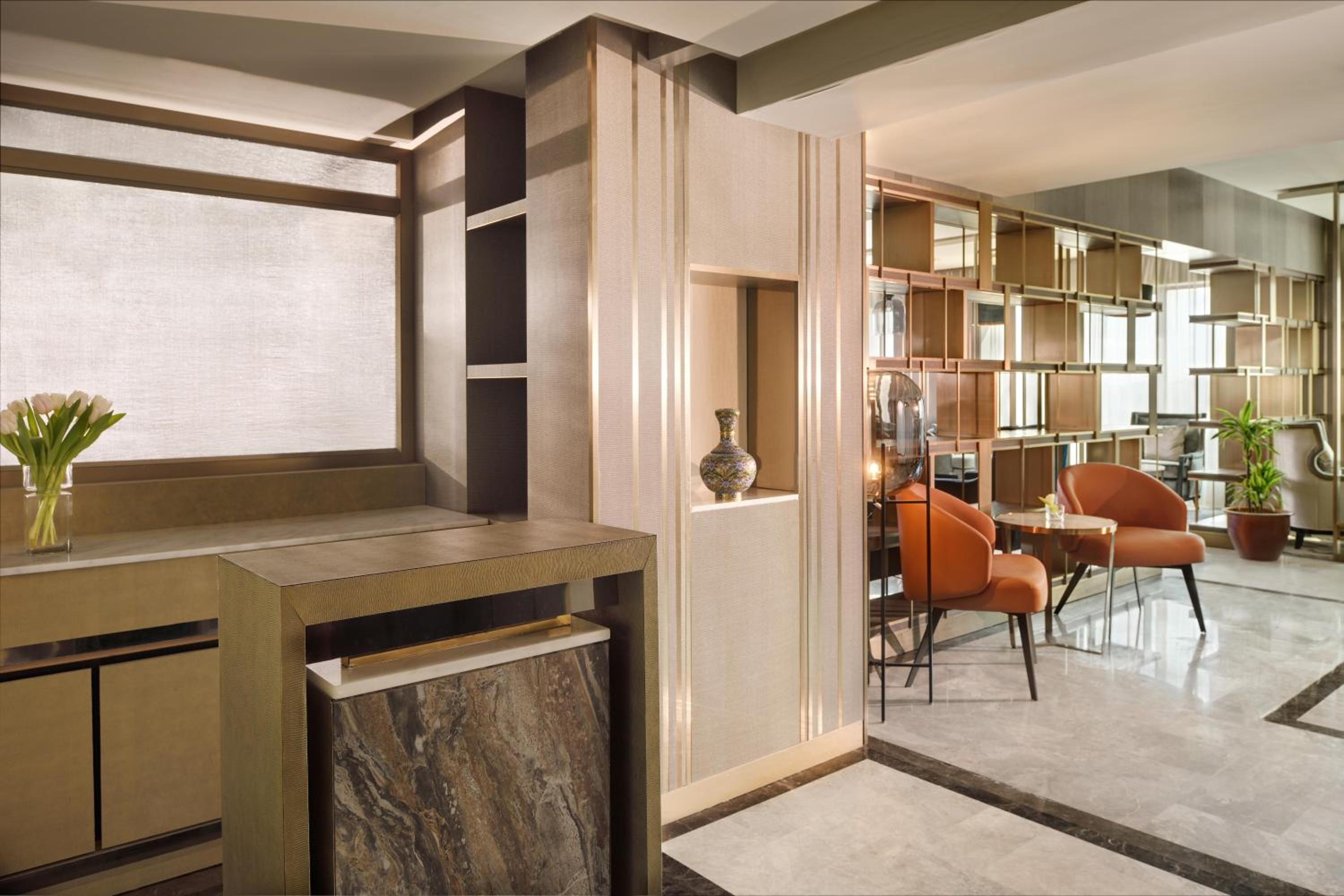 Executive Suite - Photo 5