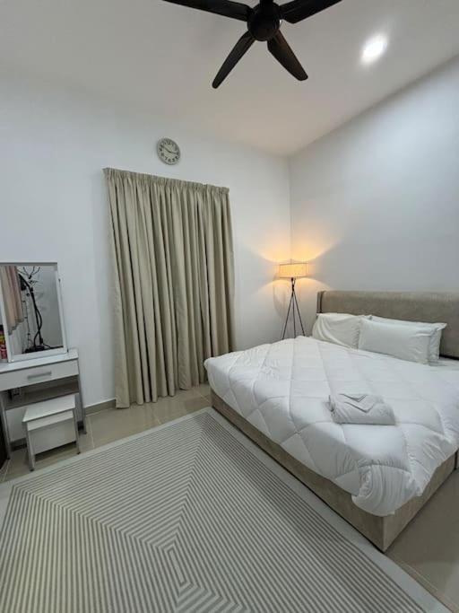 Three-Bedroom House photo 1