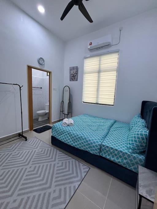 Three-Bedroom House photo 3