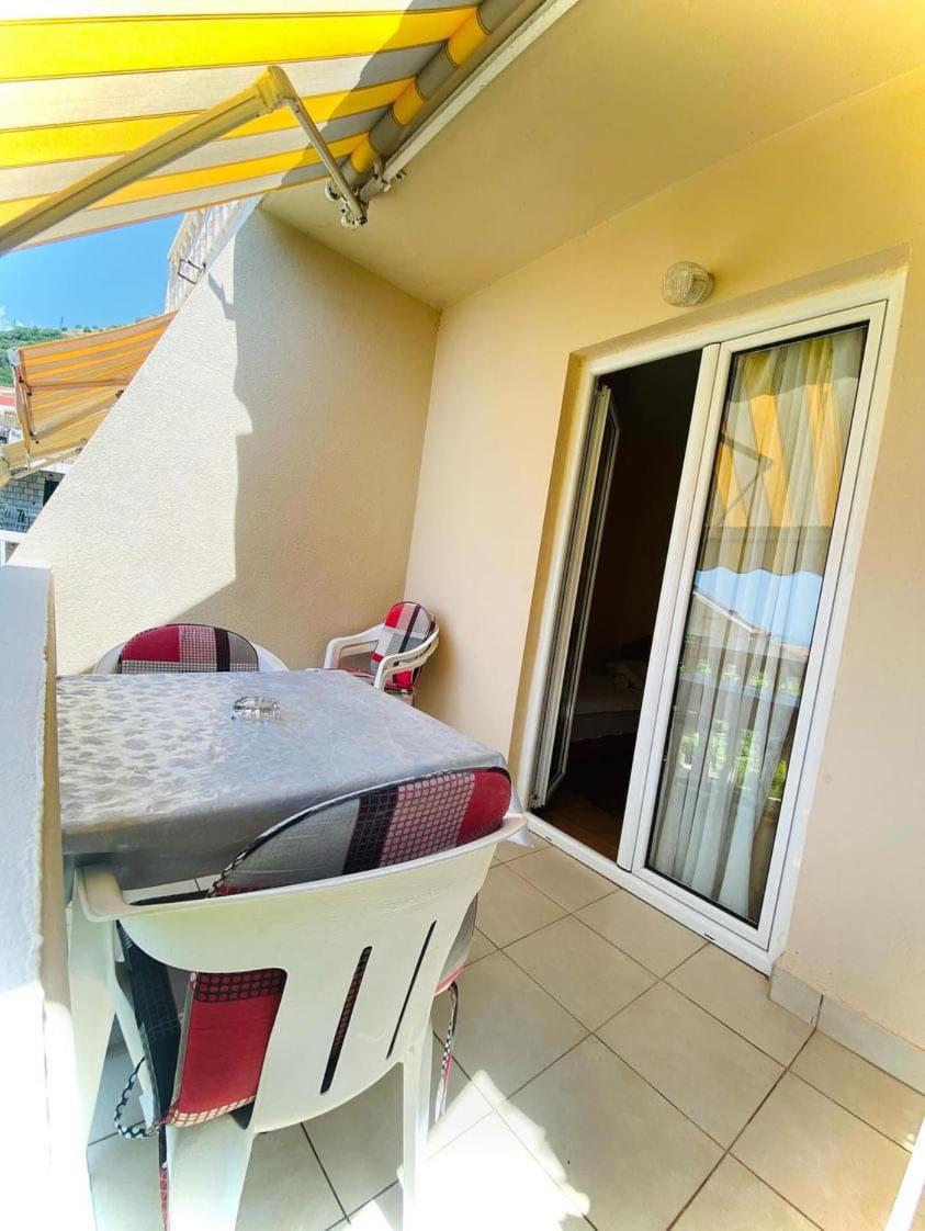 Apartment with Sea View photo 2
