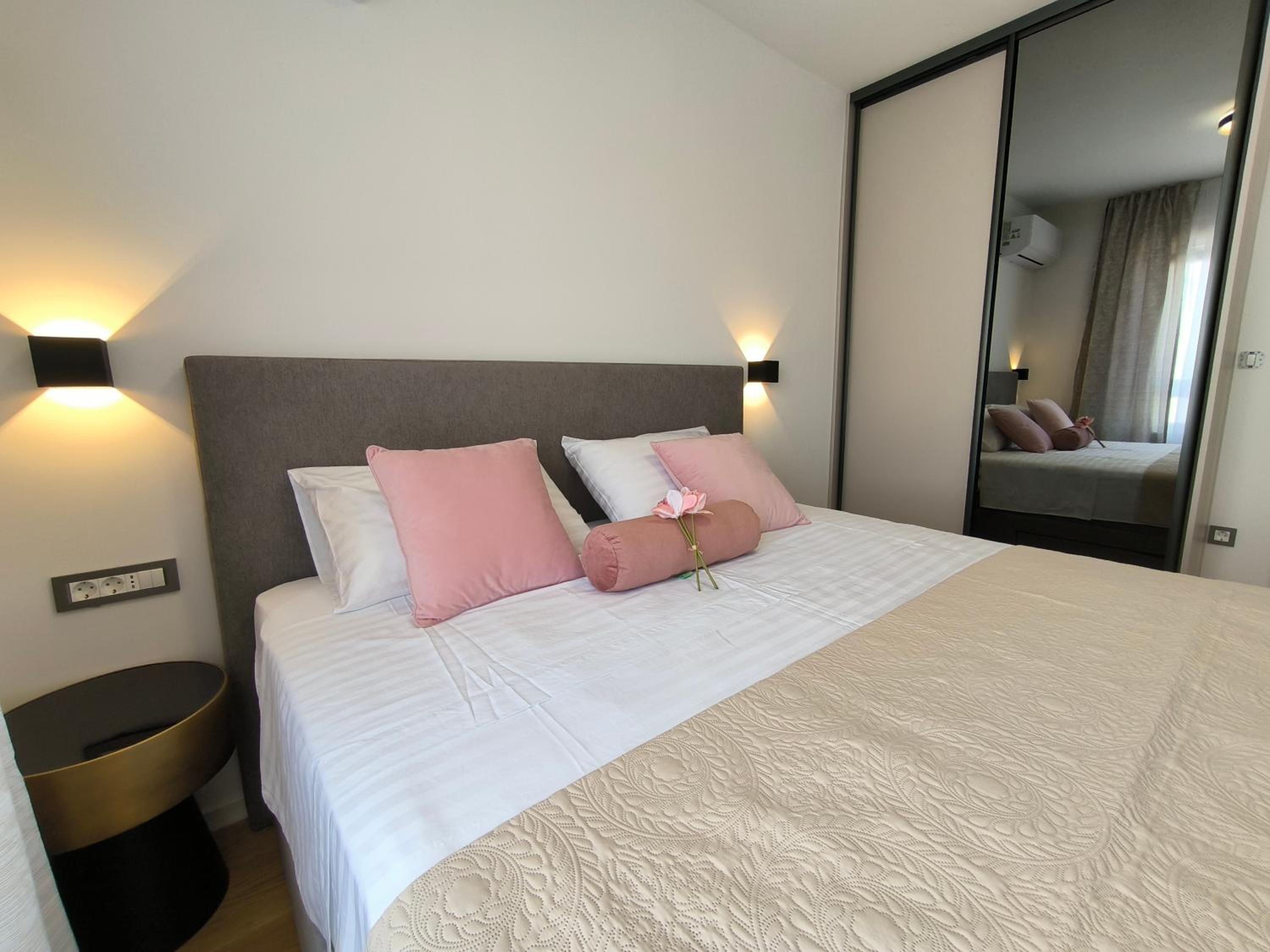 Two-Bedroom Deluxe Apartment with Balcony photo 1