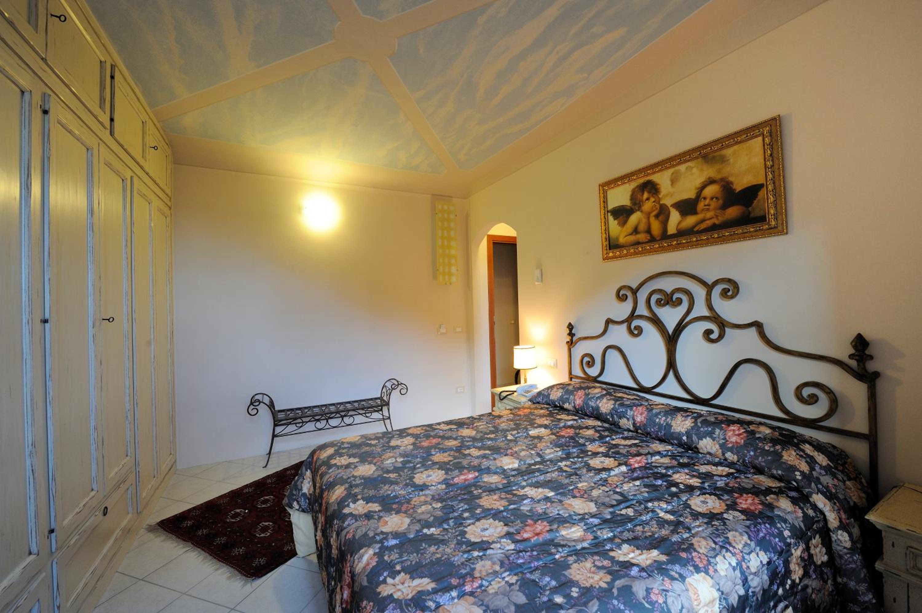 Double or Twin Room - Photo 8