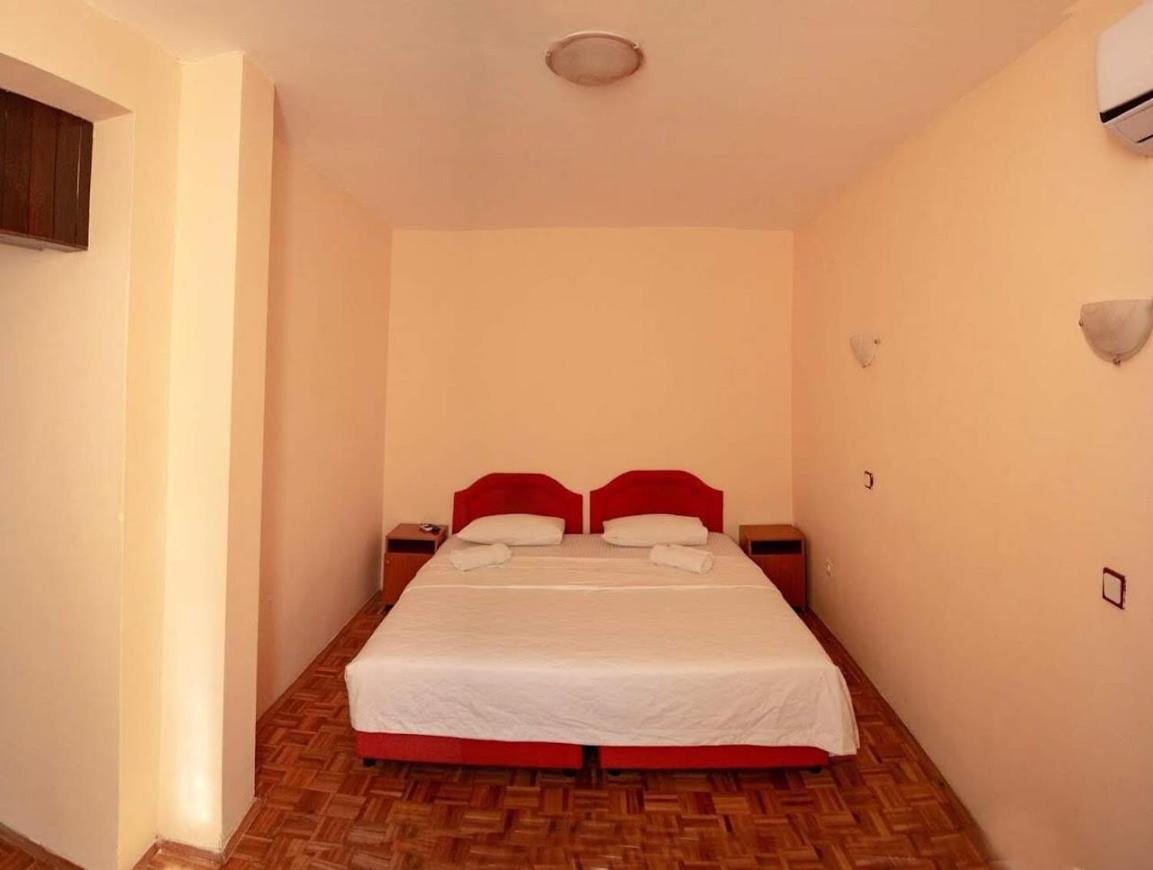 One-Bedroom Apartment with Sea View photo 2