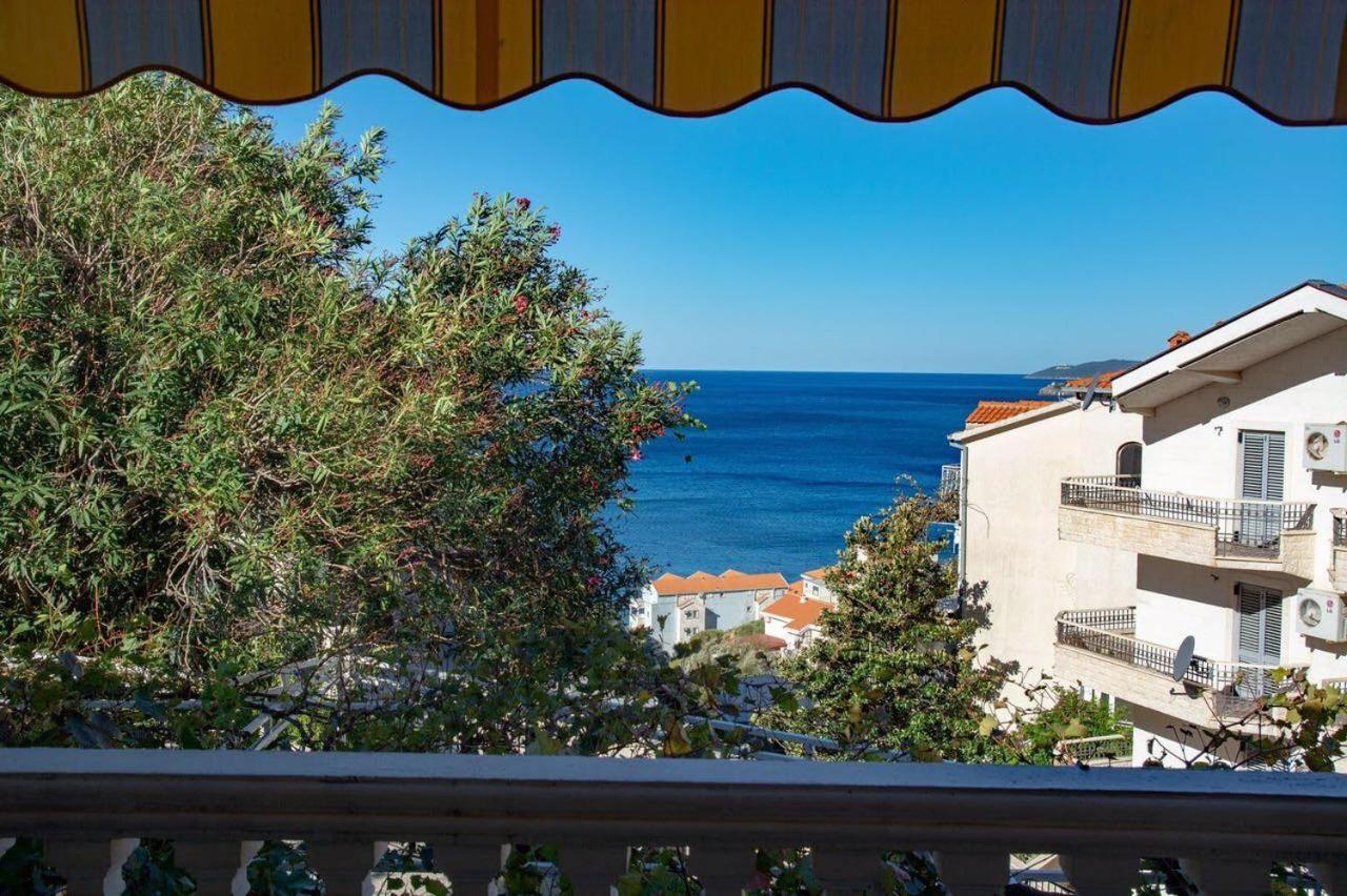 One-Bedroom Apartment with Sea View