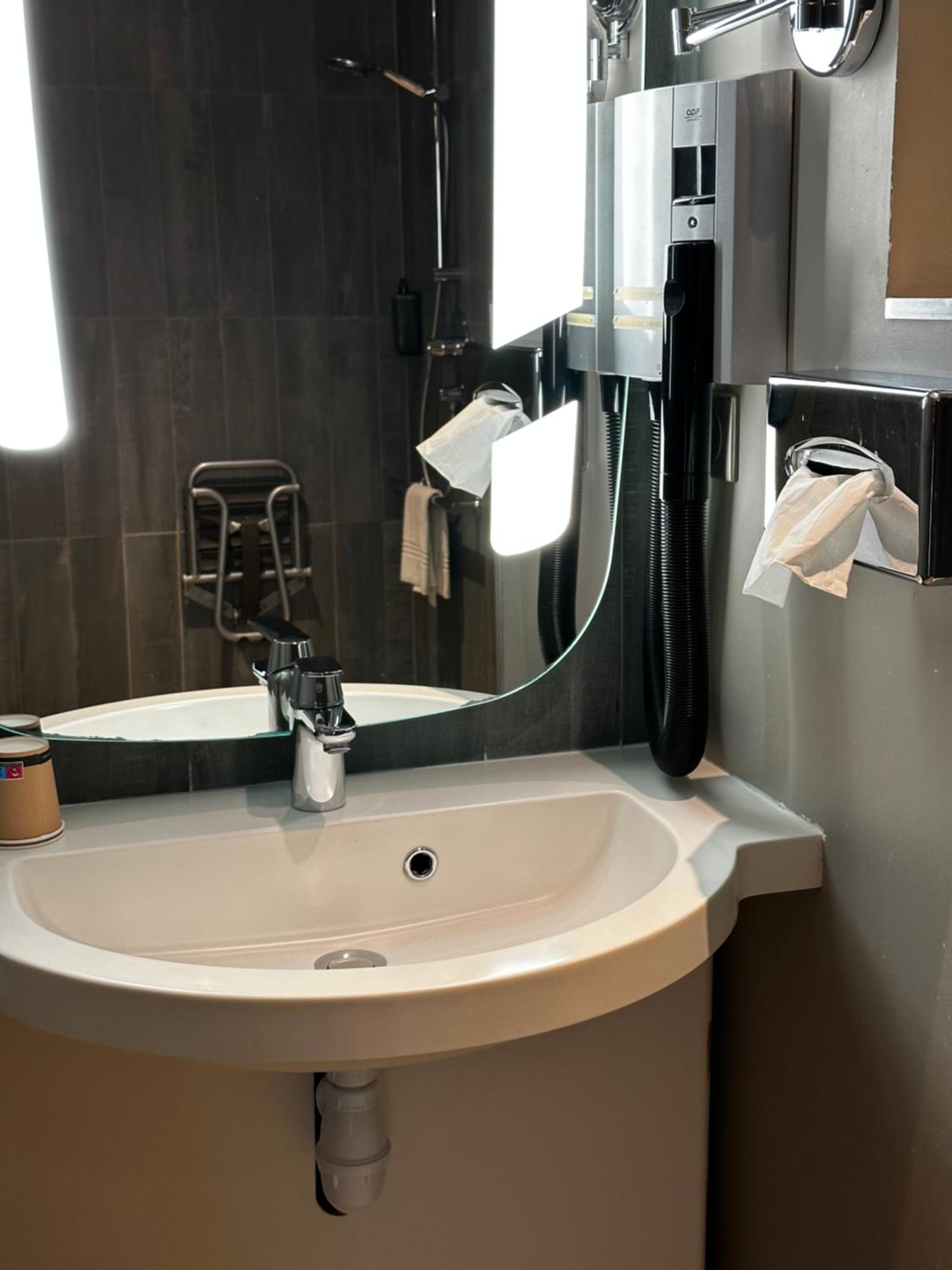 Superior Room with walk-in shower - Mobility Access - Photo 5