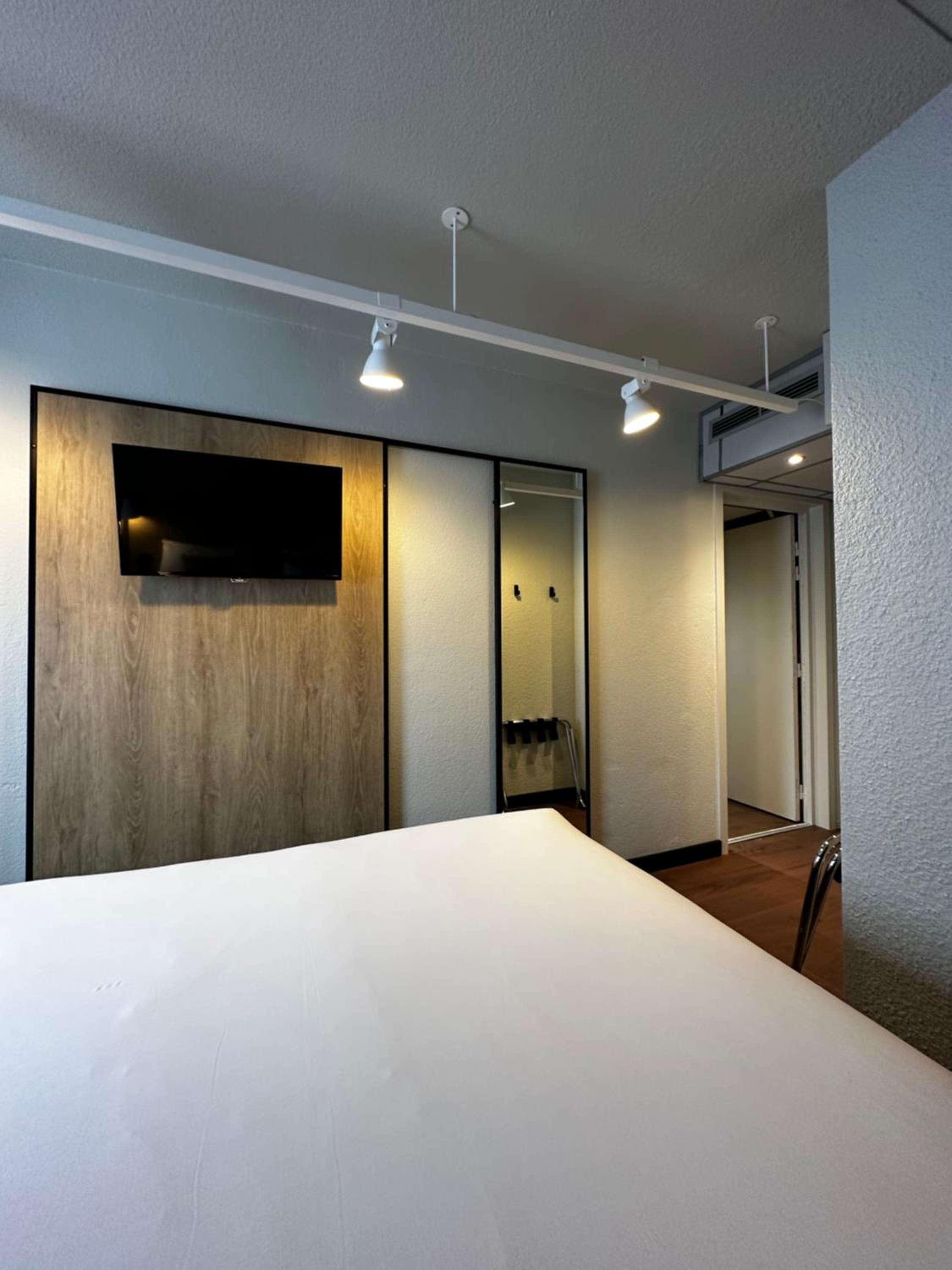 Two Connecting Double Rooms - Photo 10