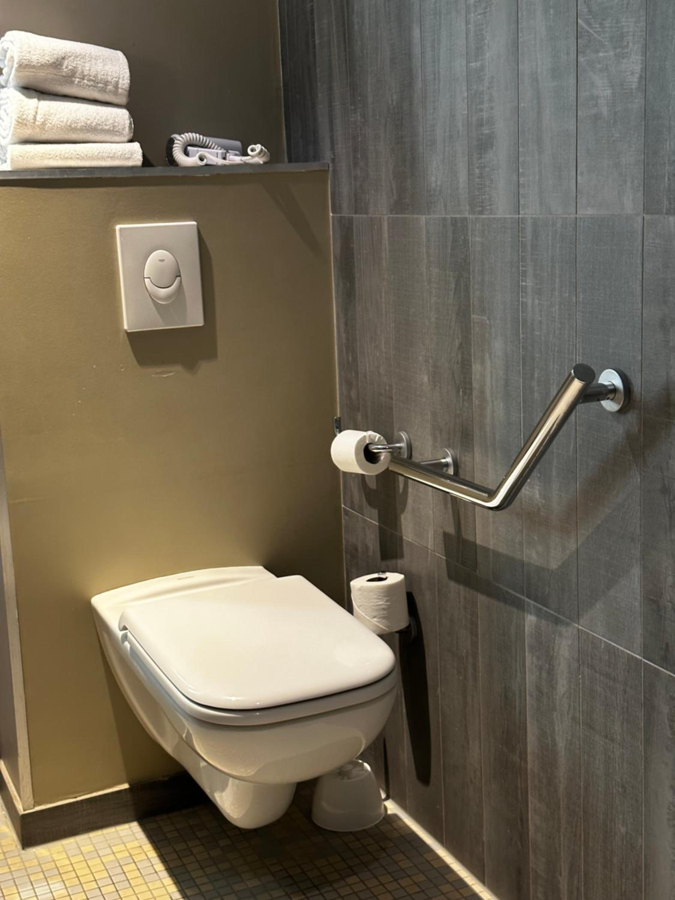 Superior Room with walk-in shower - Mobility Access - Photo 7