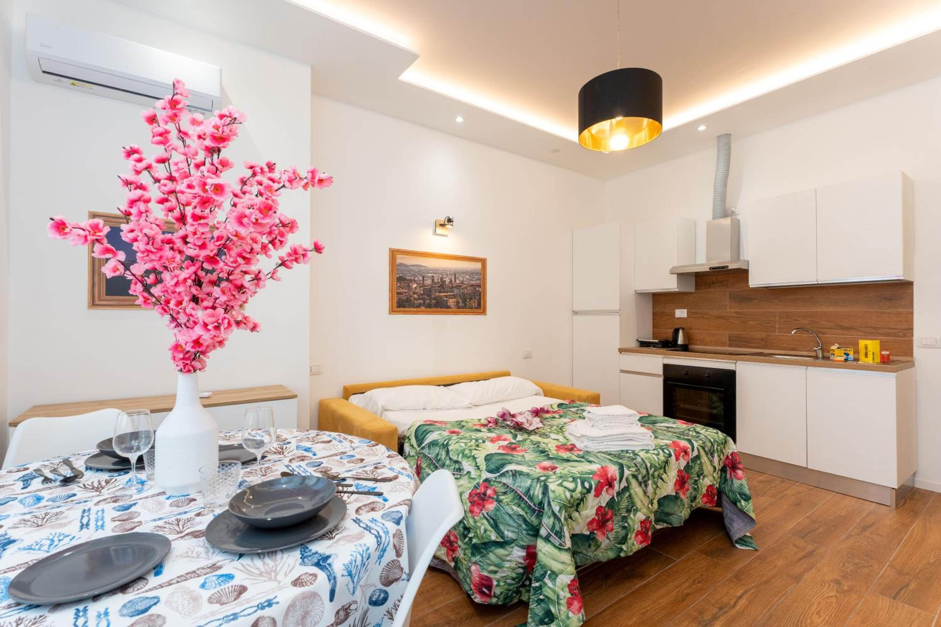 Studio Apartment photo 1