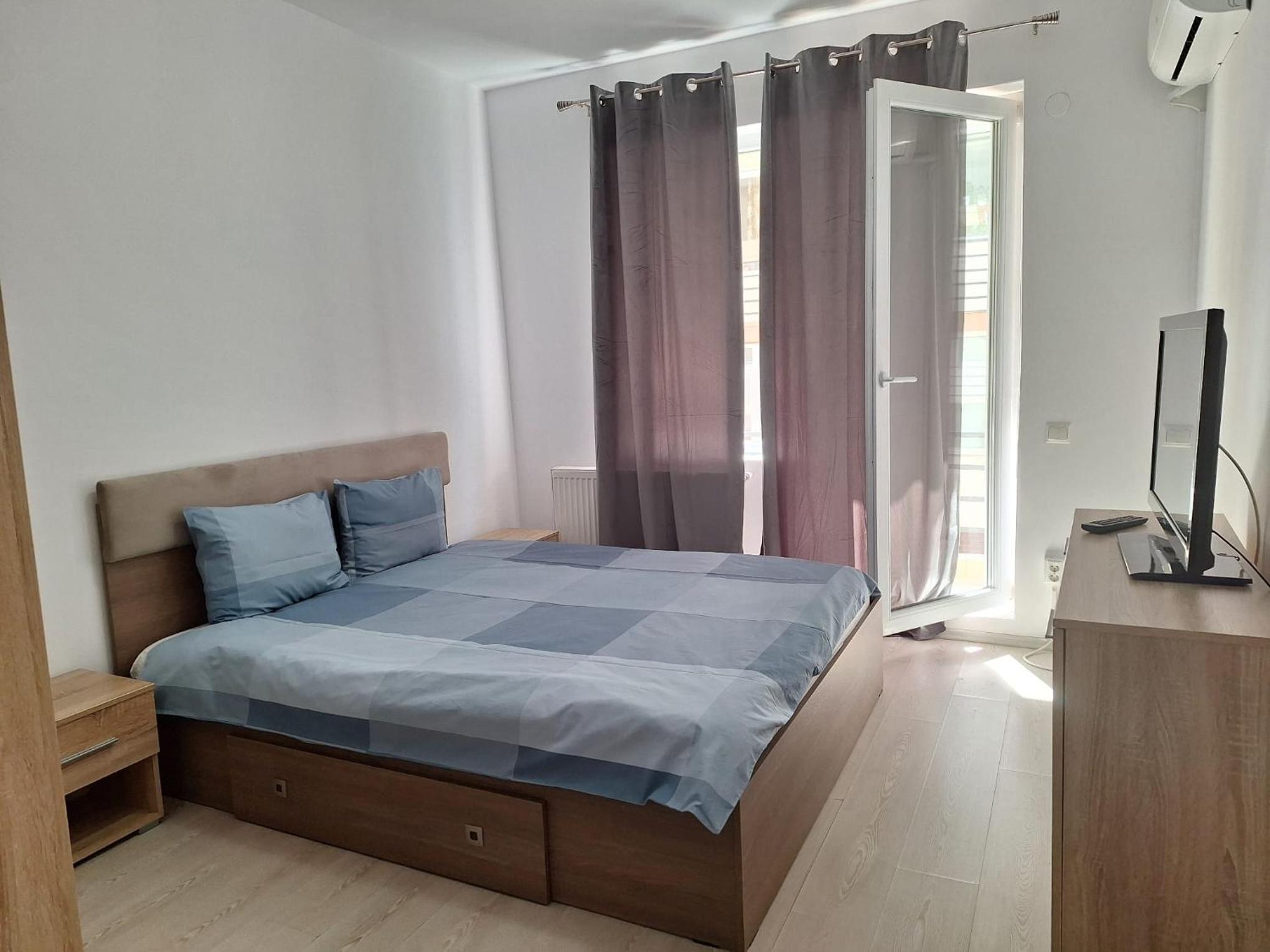 One-Bedroom Apartment photo 1