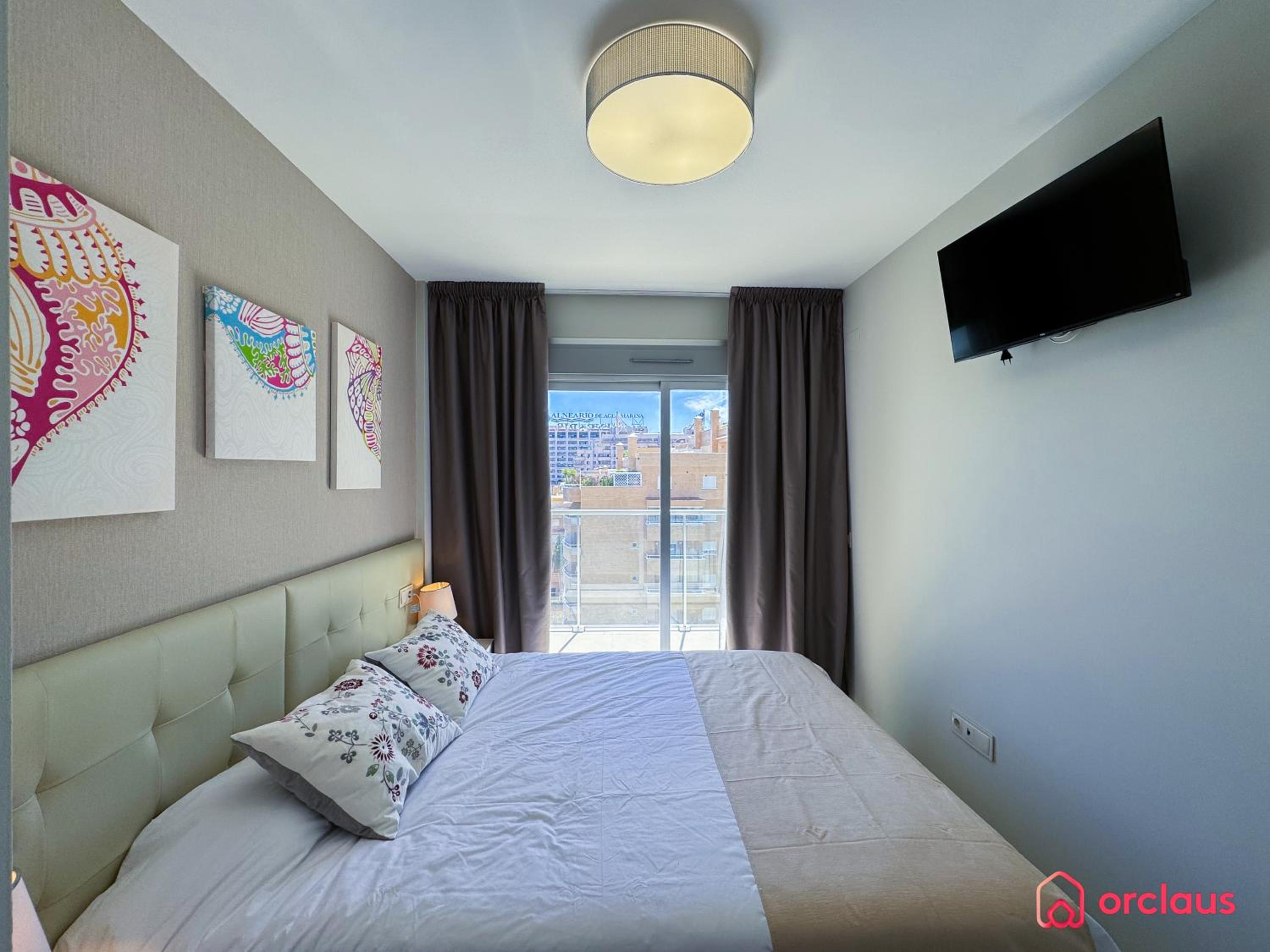 Apartamento de dos habitaciones con terraza y vista al mar