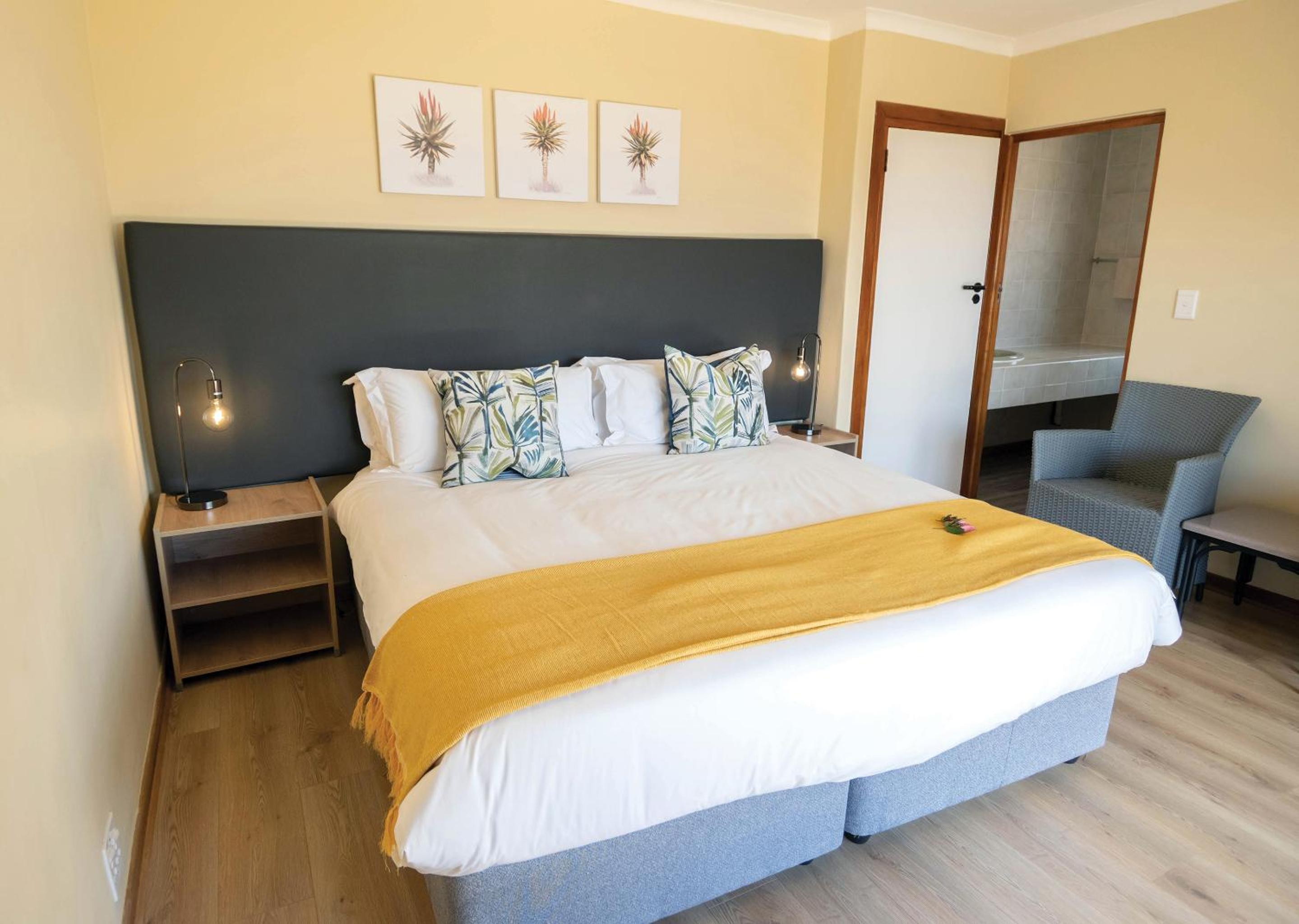 Two-Bedroom Superior Chalet - Photo 6