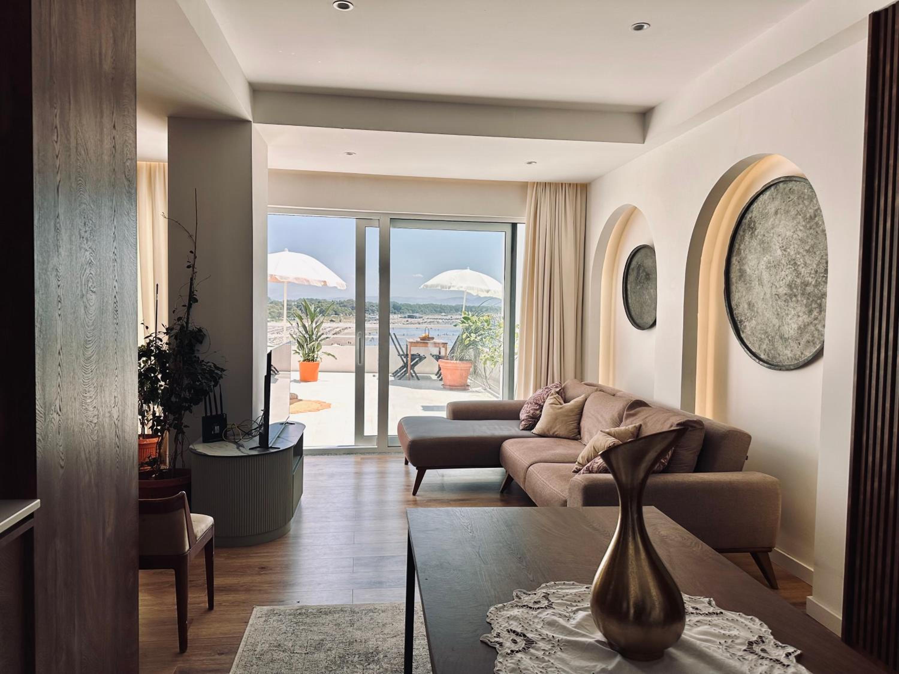 Deluxe Suite with Sea View