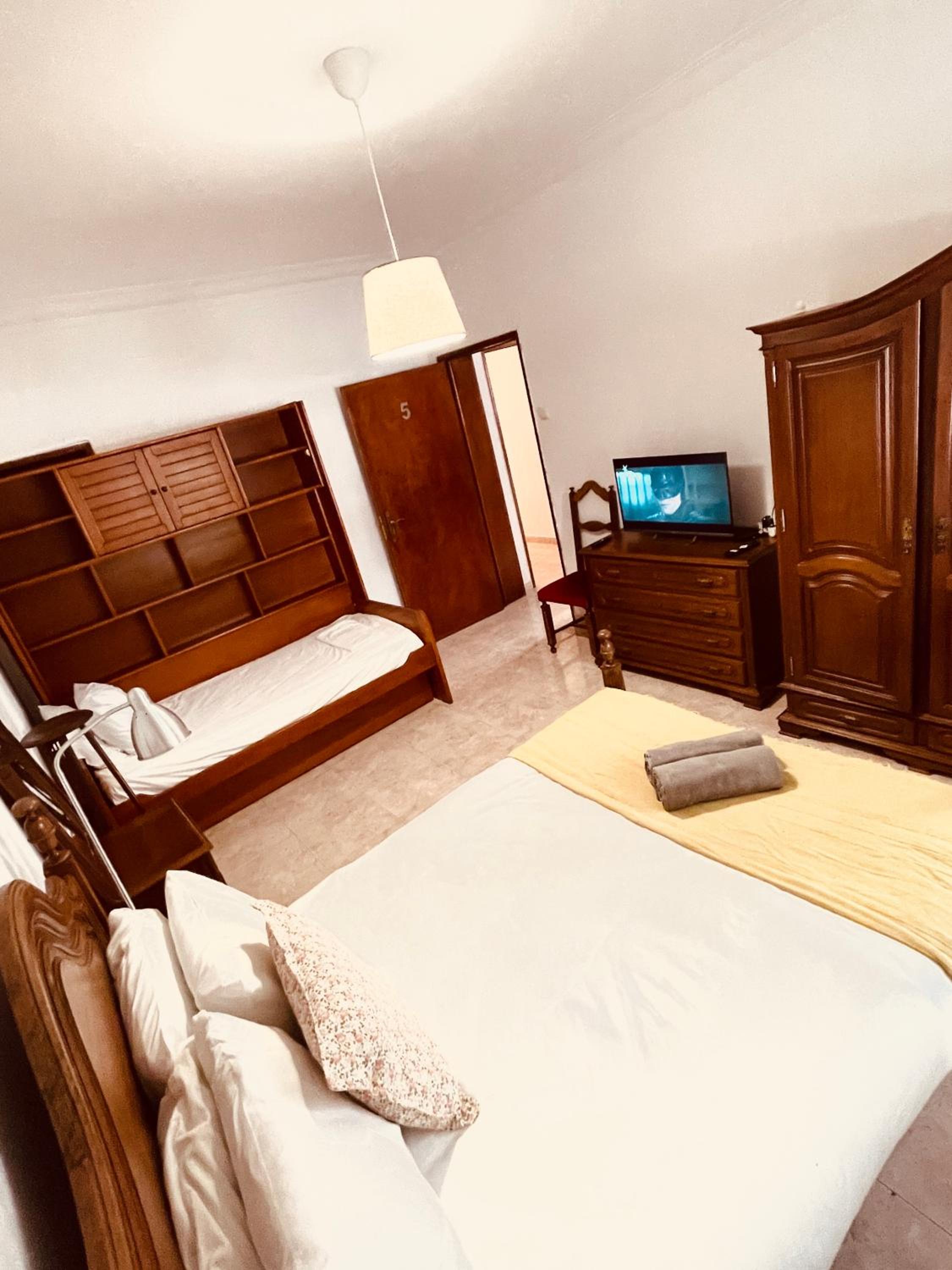 Basic Triple Room with Shared Bathroom