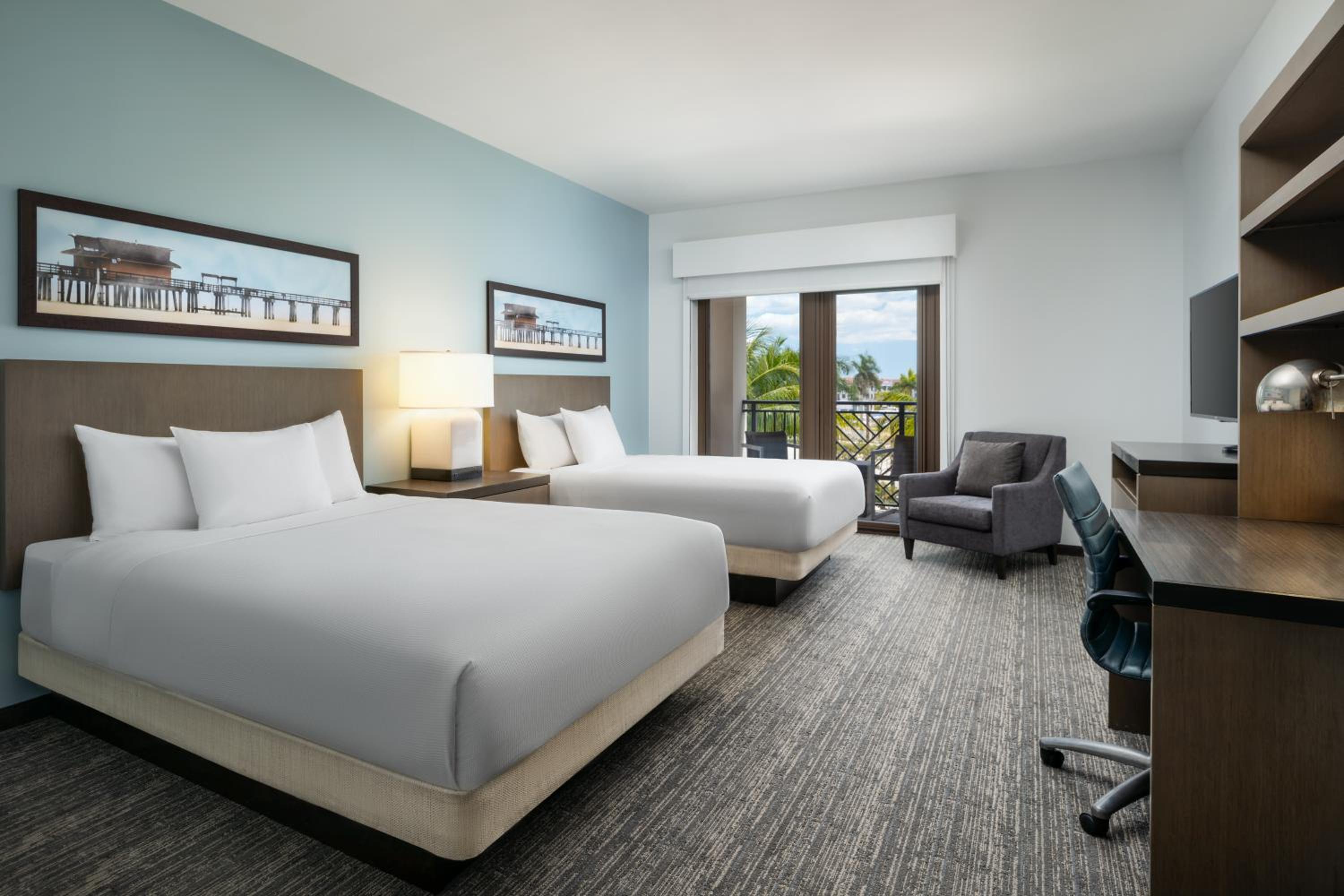 Queen Room with Two Queen Beds - Photo 3