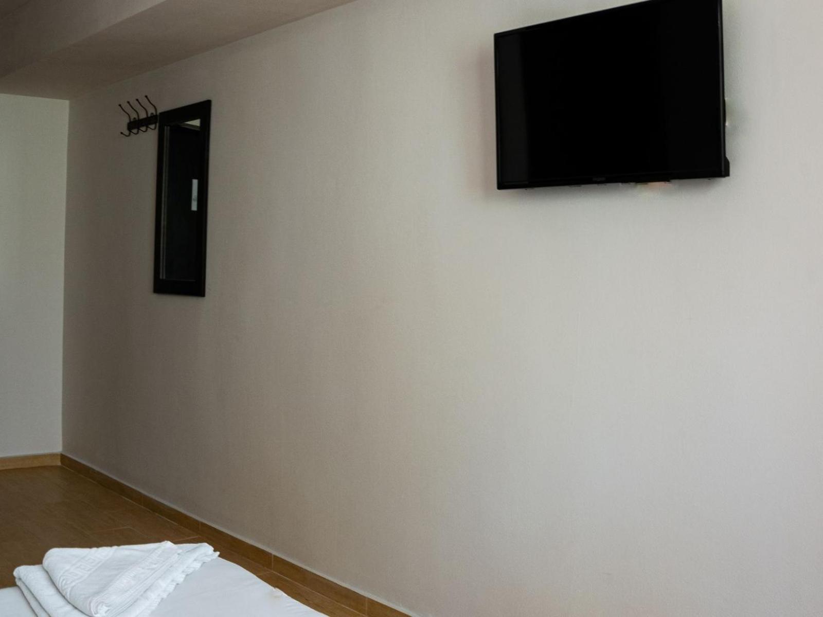 Budget Double Room photo 3