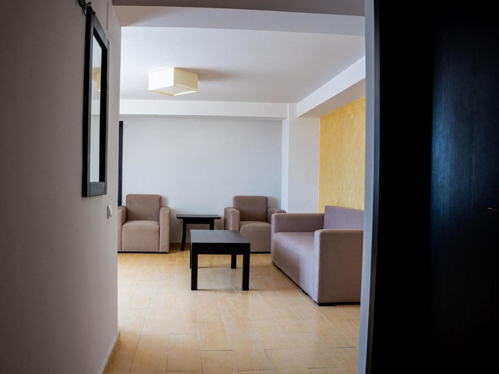 Apartment photo 2