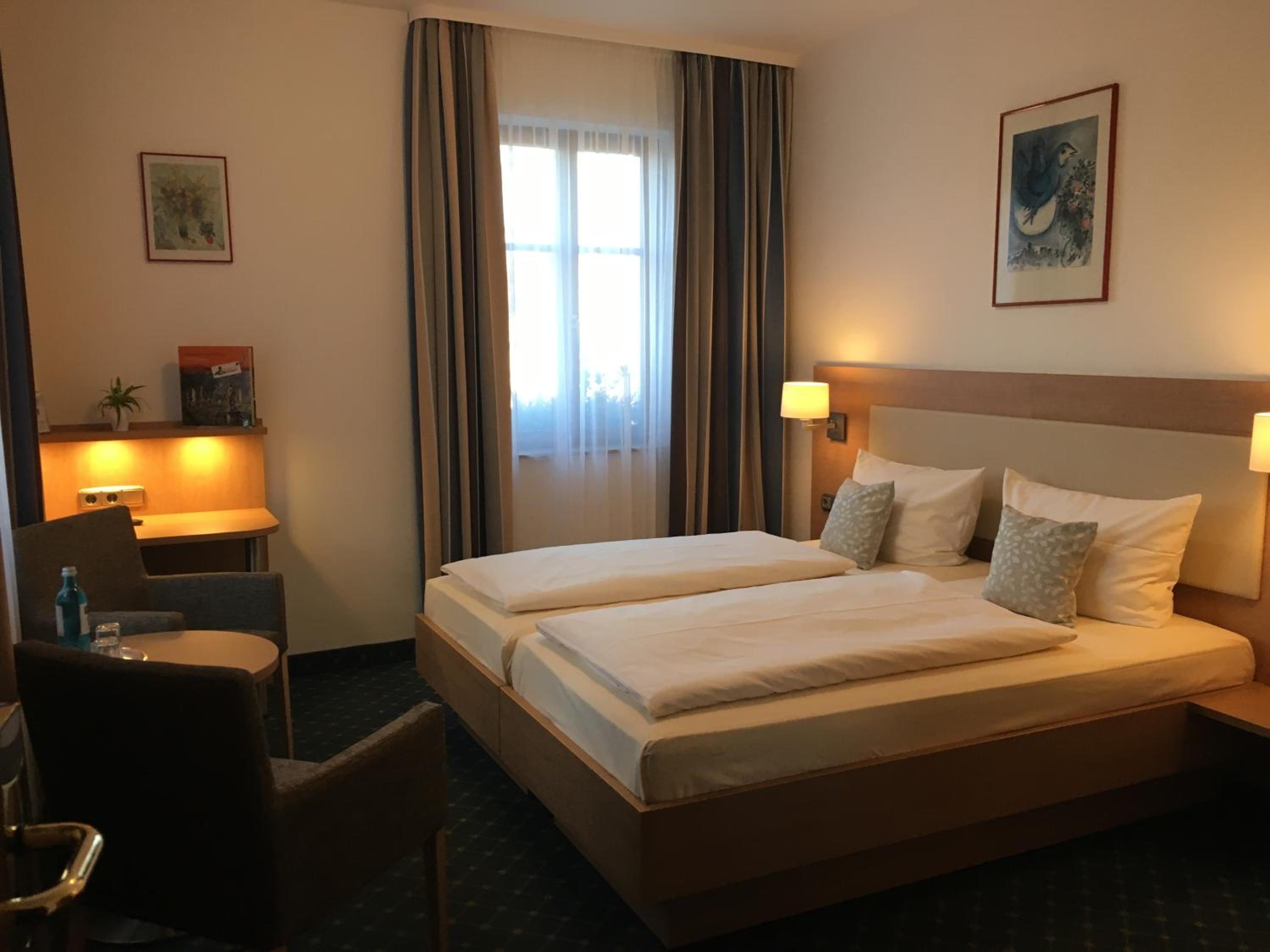 Double or Twin Room with Private Bathroom - Photo 1