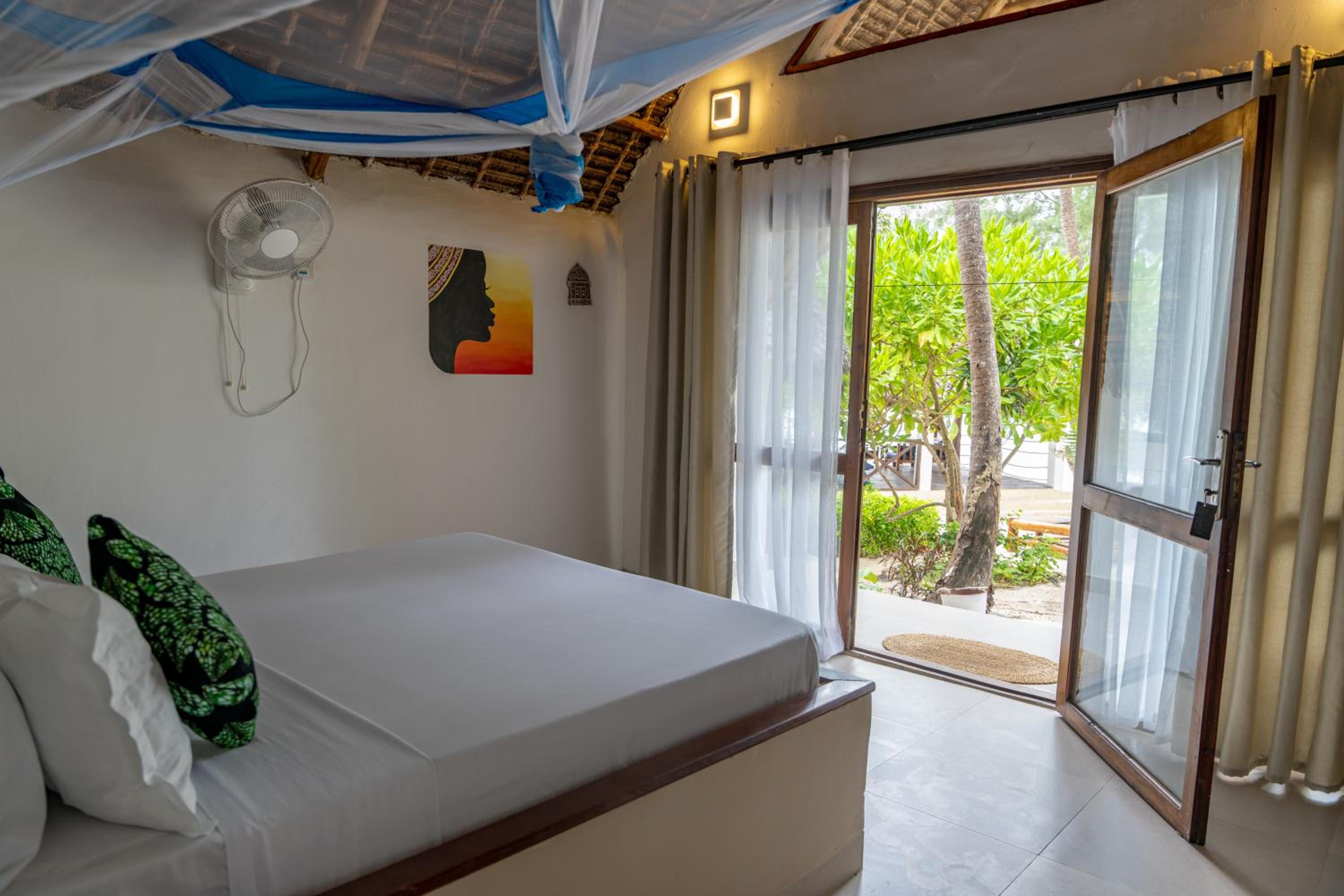 Double Room with Balcony and Sea View - Photo 3