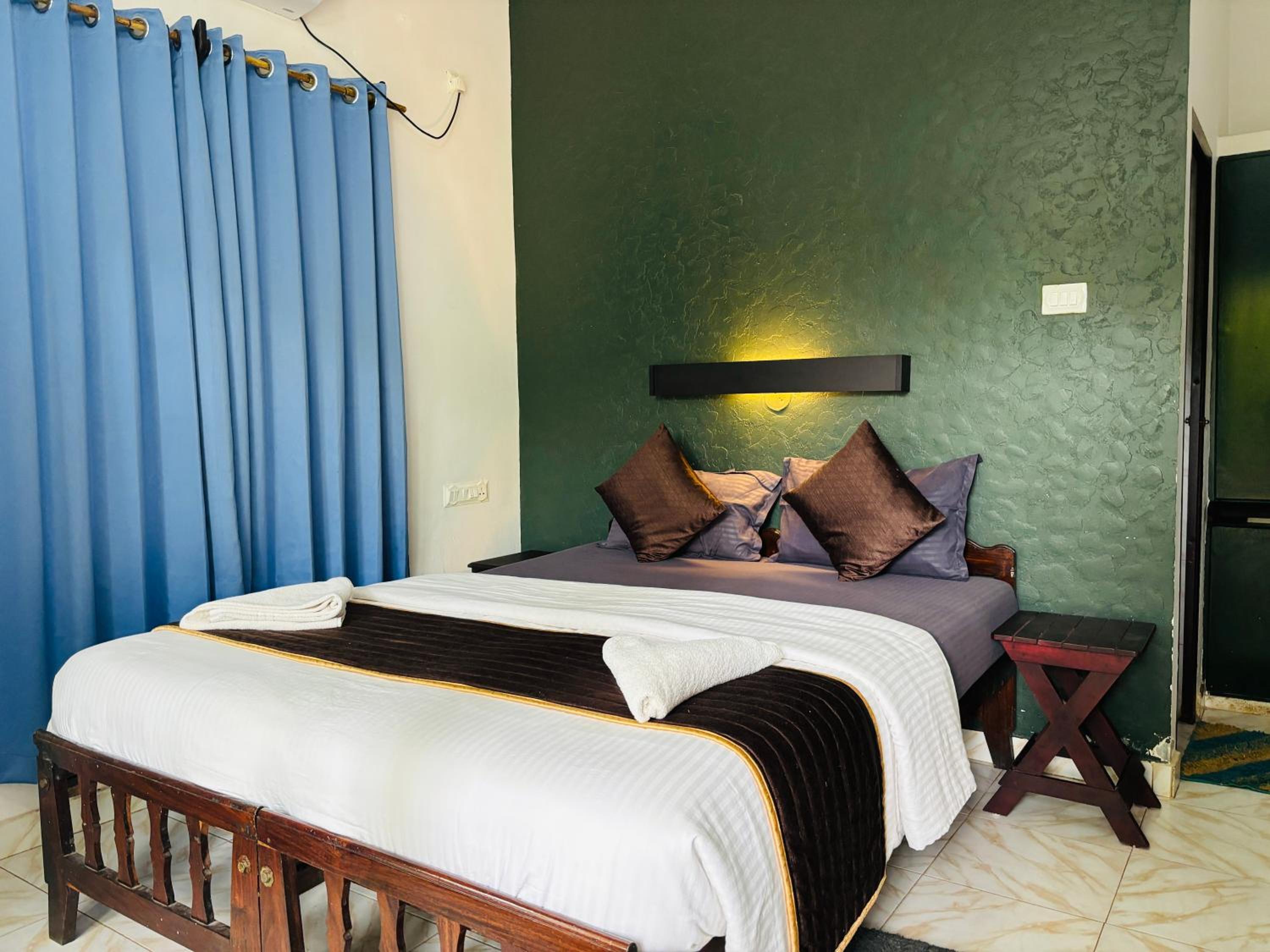 Deluxe Double Room with Sea View - Photo 18