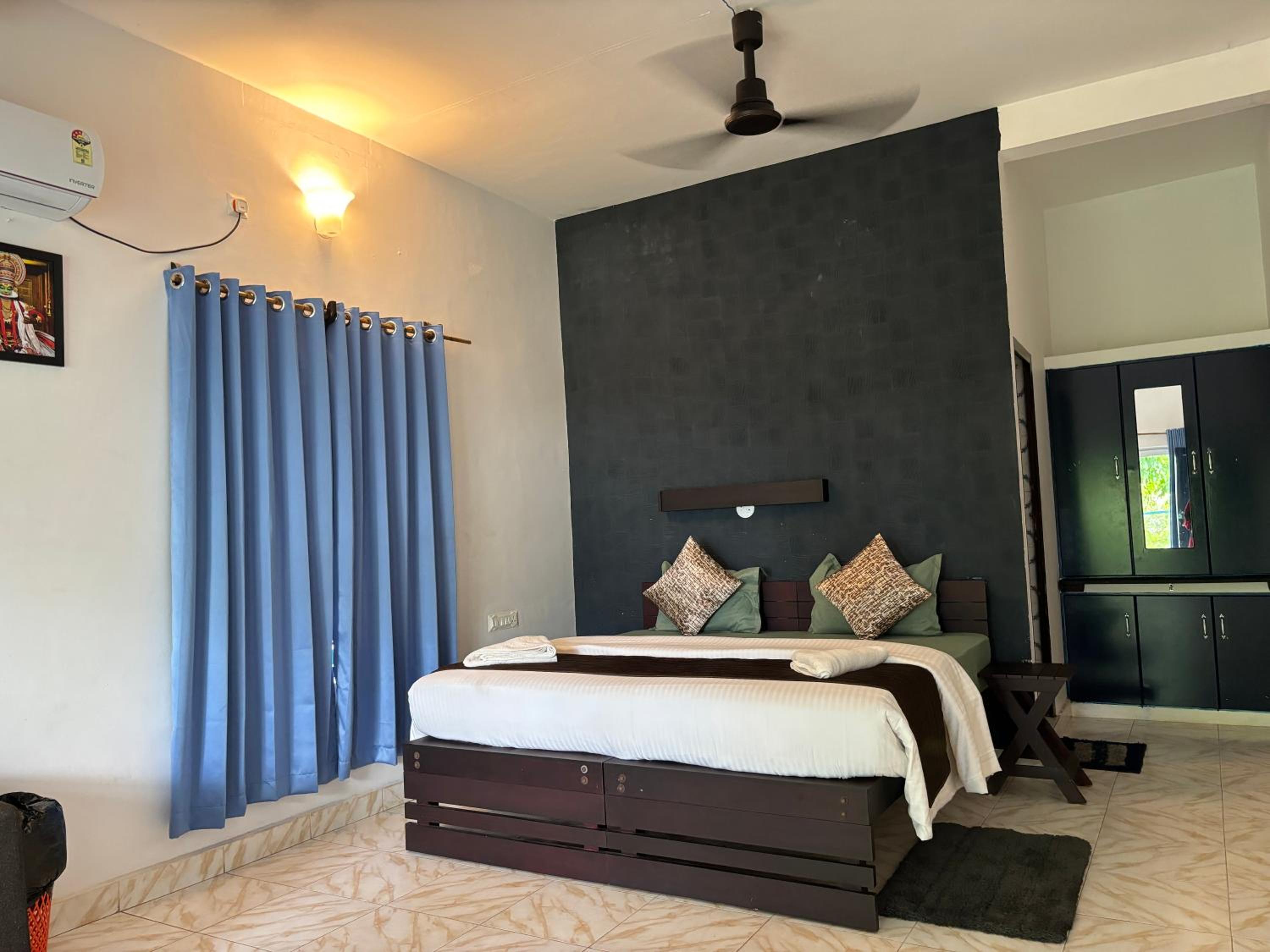 Deluxe Double Room with Sea View - Photo 16