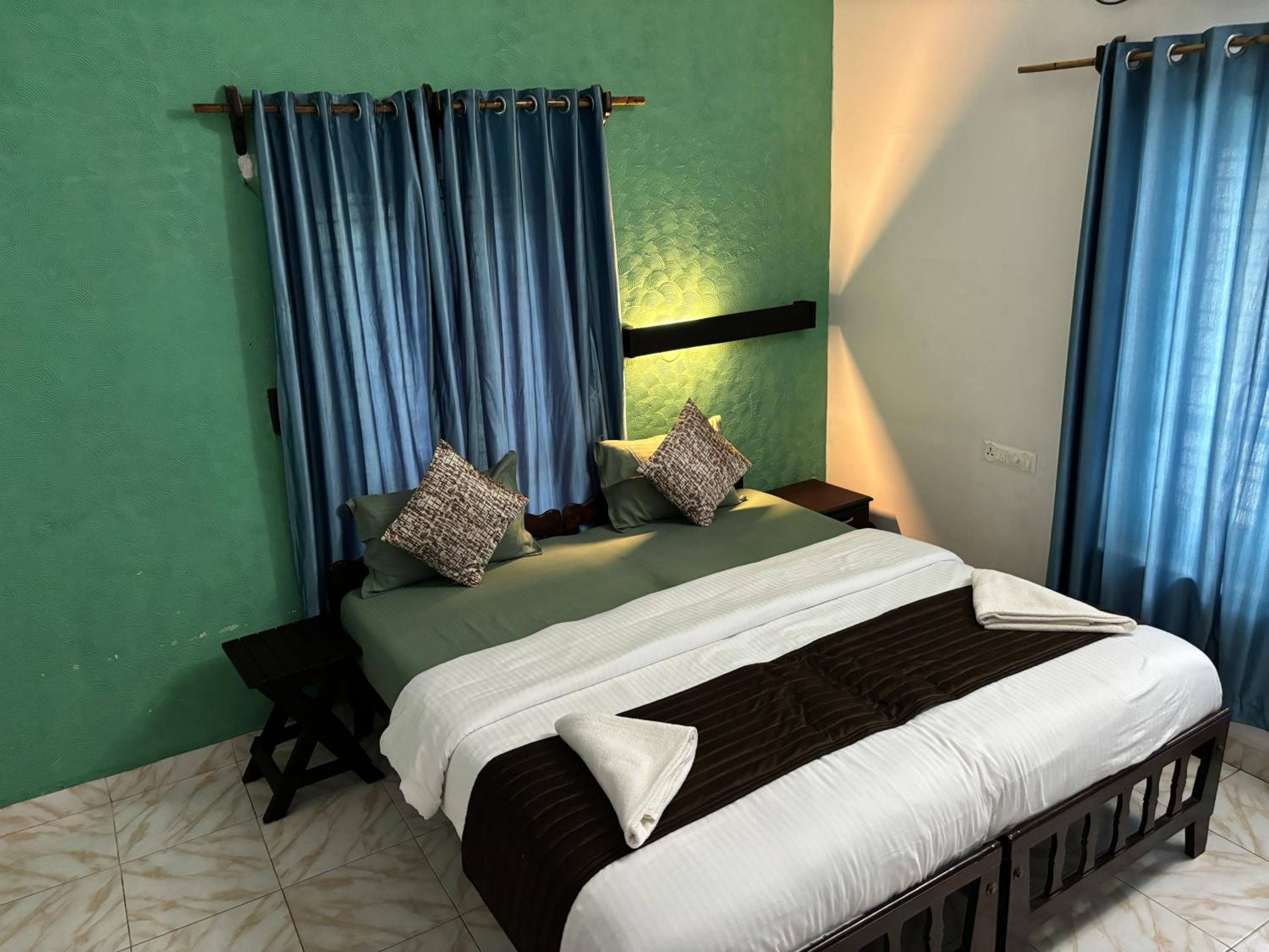 Deluxe Double Room with Sea View - Photo 14