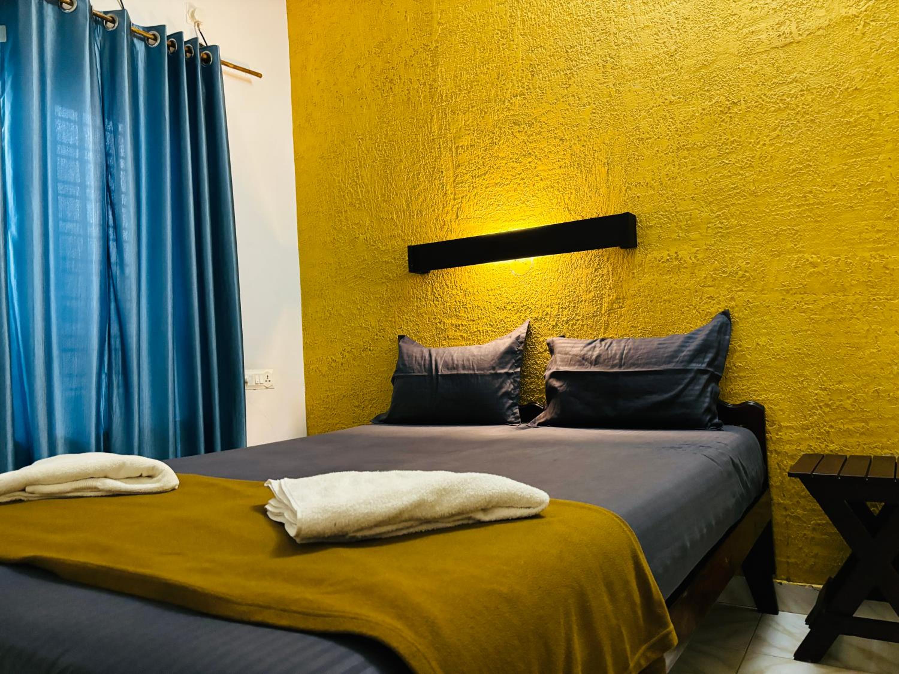Deluxe Double Room with Sea View - Photo 13