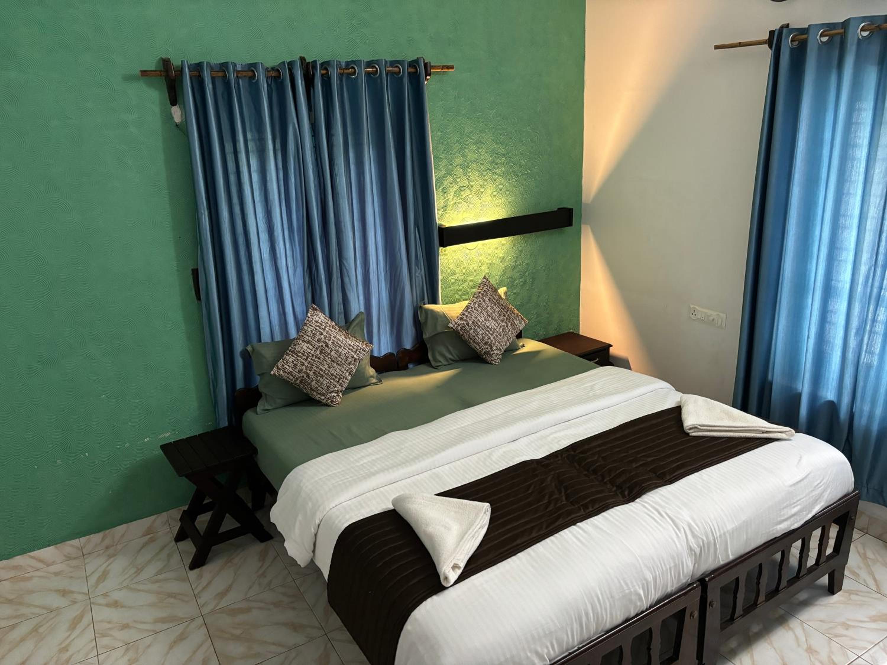 Deluxe Double Room with Sea View - Photo 12