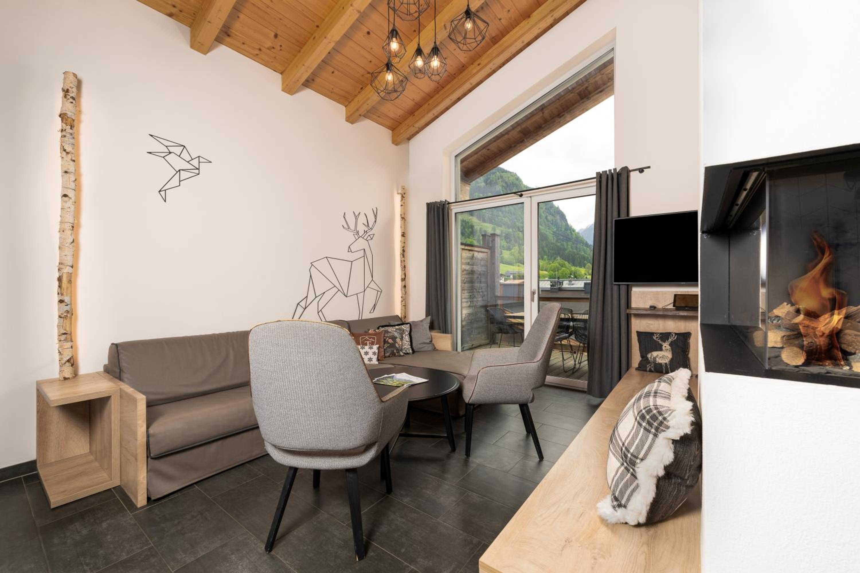 Three-Bedroom Penthouse Apartment with Sauna photo 1