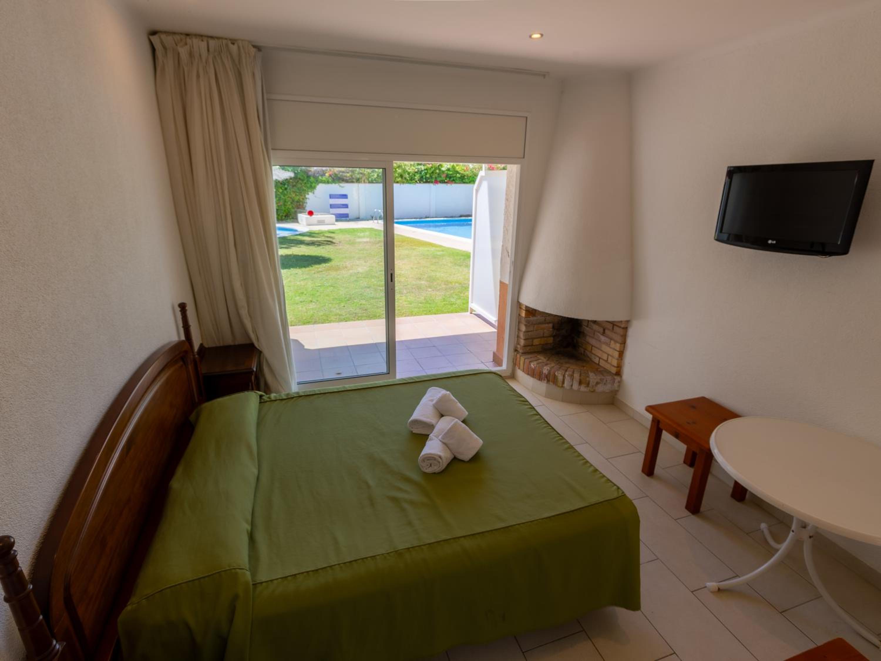 Estudio con vista al jardín (2 adultos)