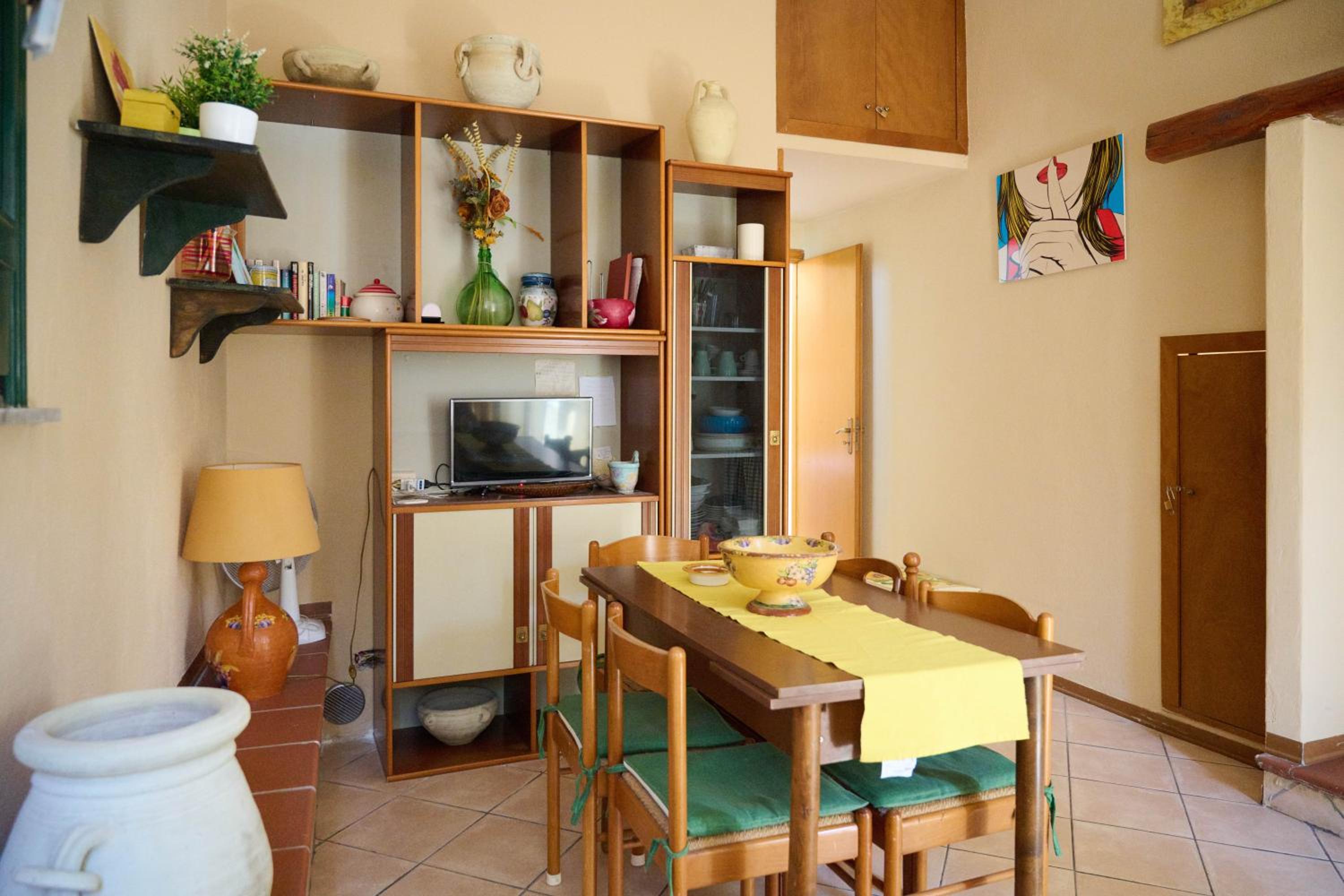 One-Bedroom Apartment - Photo 2