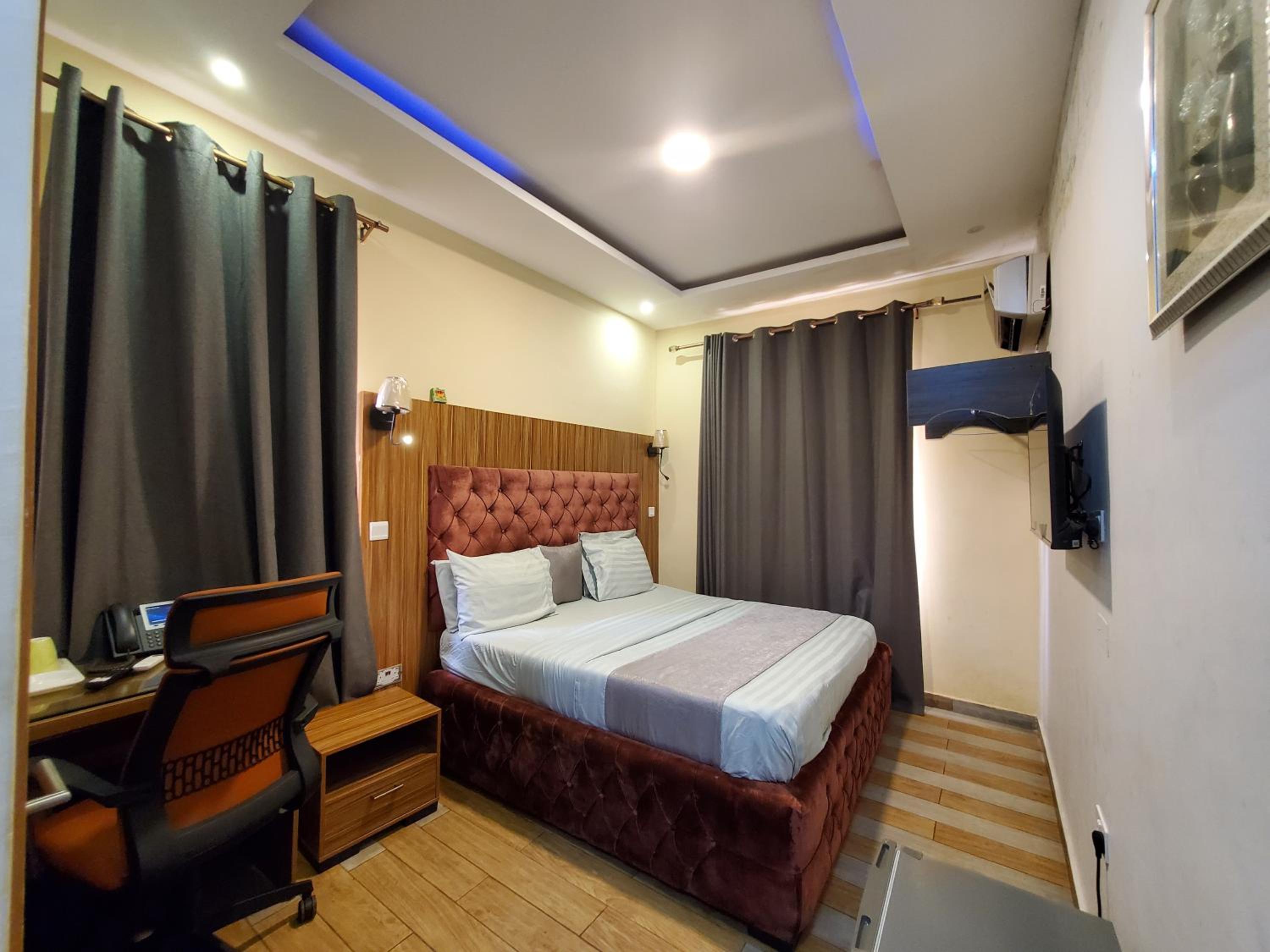 Standard Single Room - Photo 2