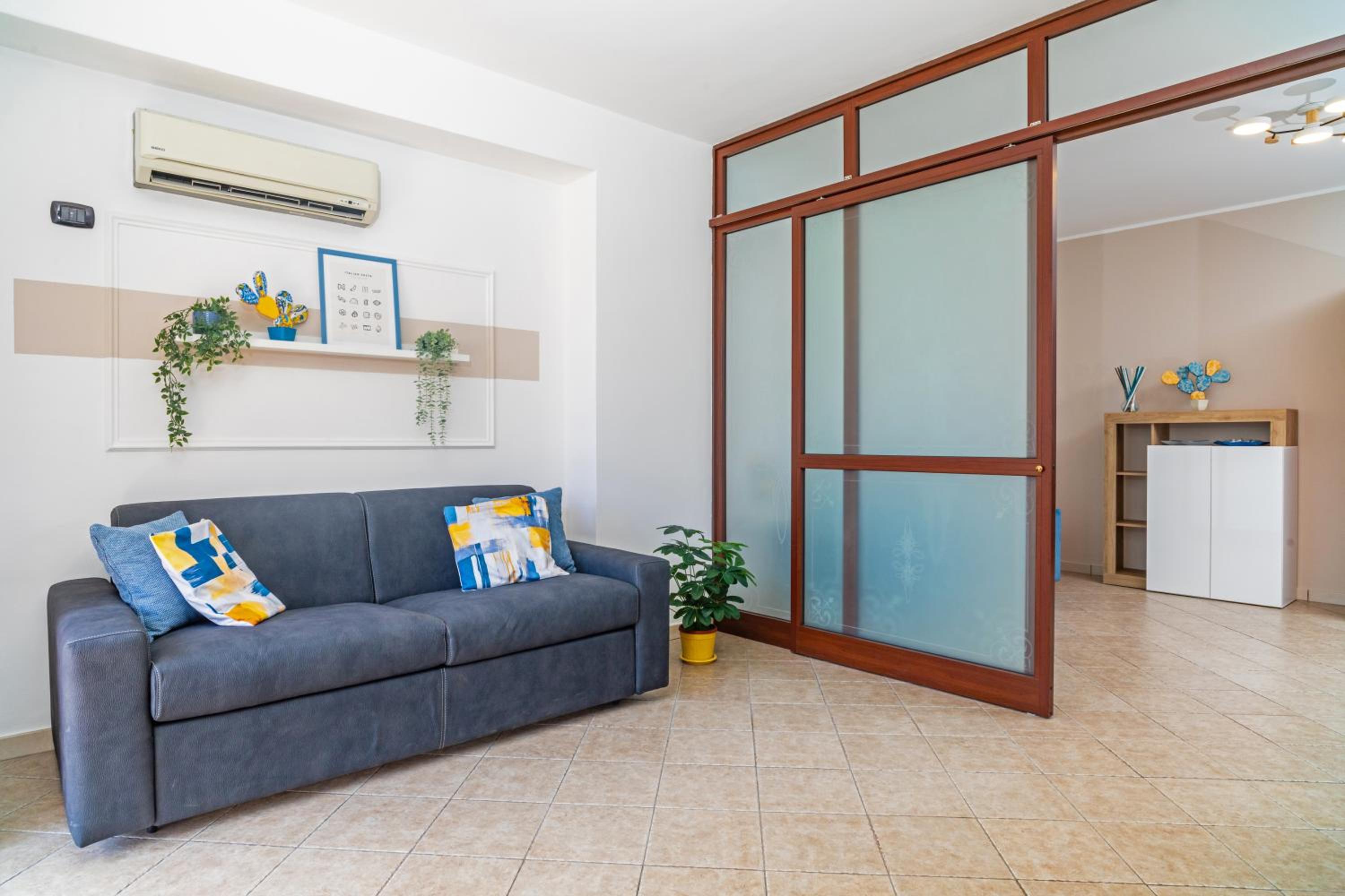 One-Bedroom House photo 1