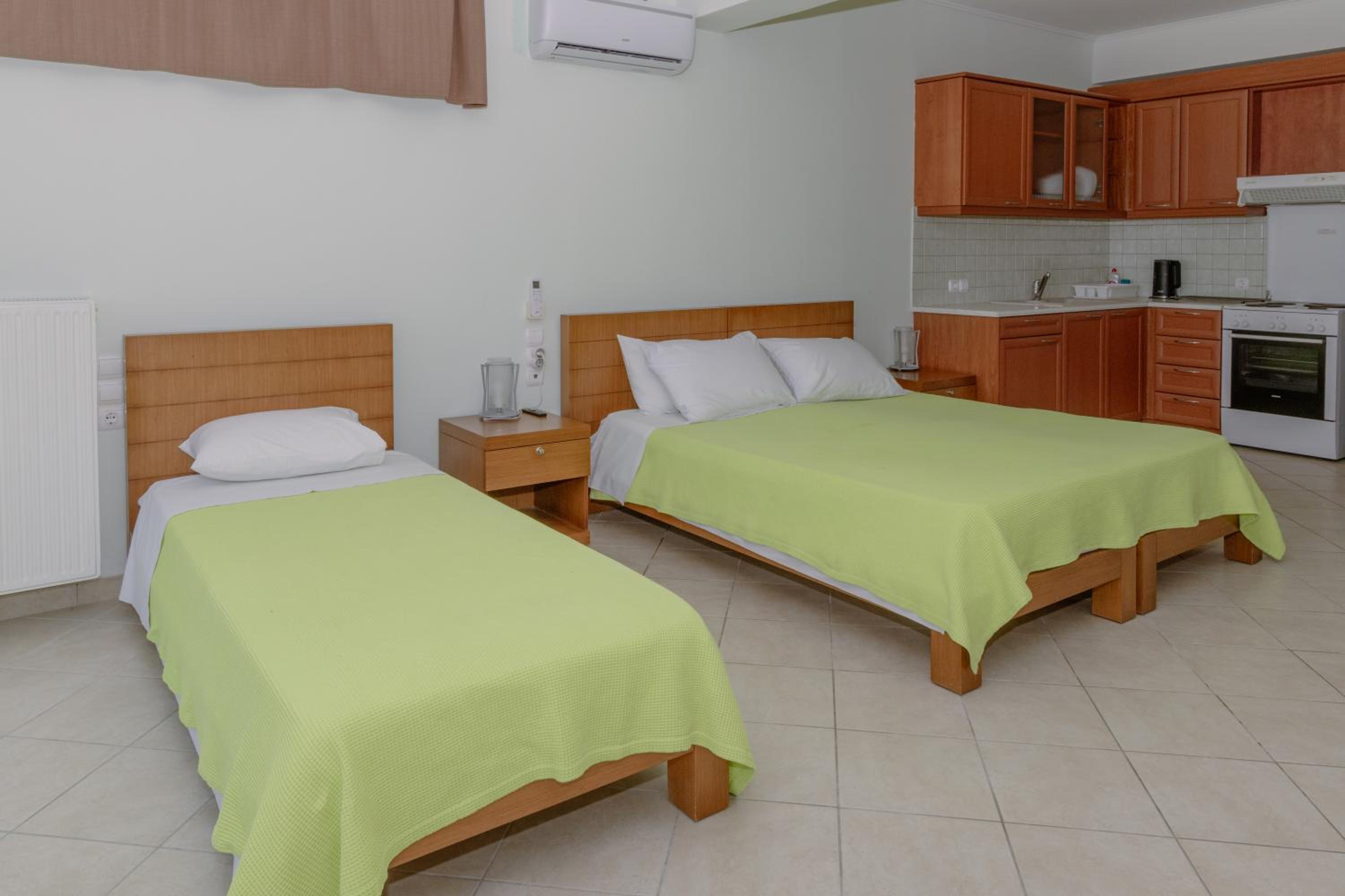 Studio (2-3 Adults)