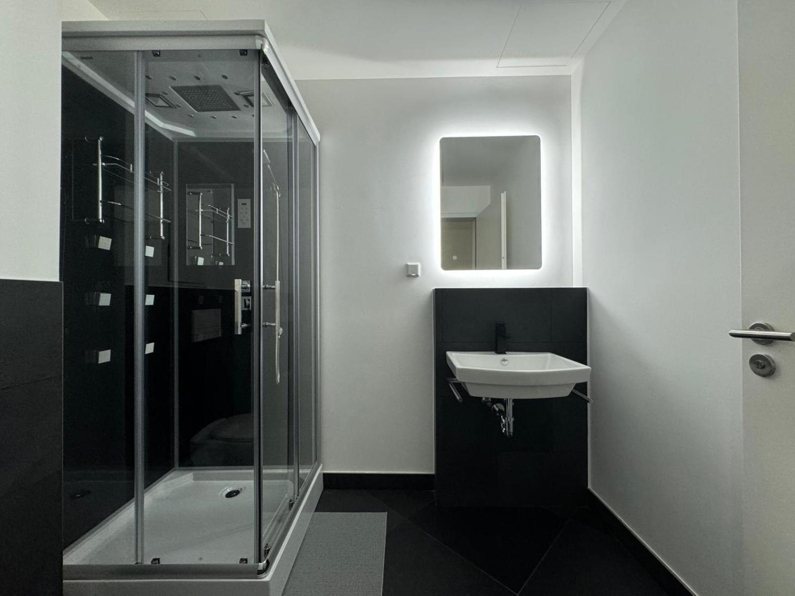 Single Room With Private Bathroom photo 3