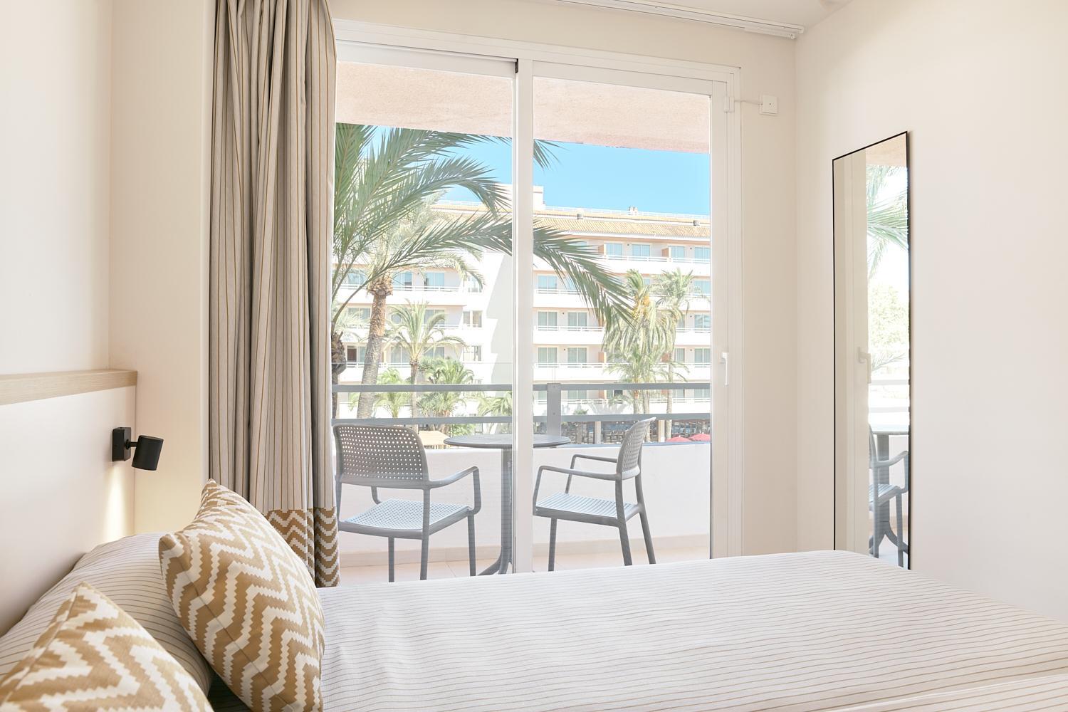 Suite with Pool View (2 Adults) with Unlimited Brunch thumbnail 5