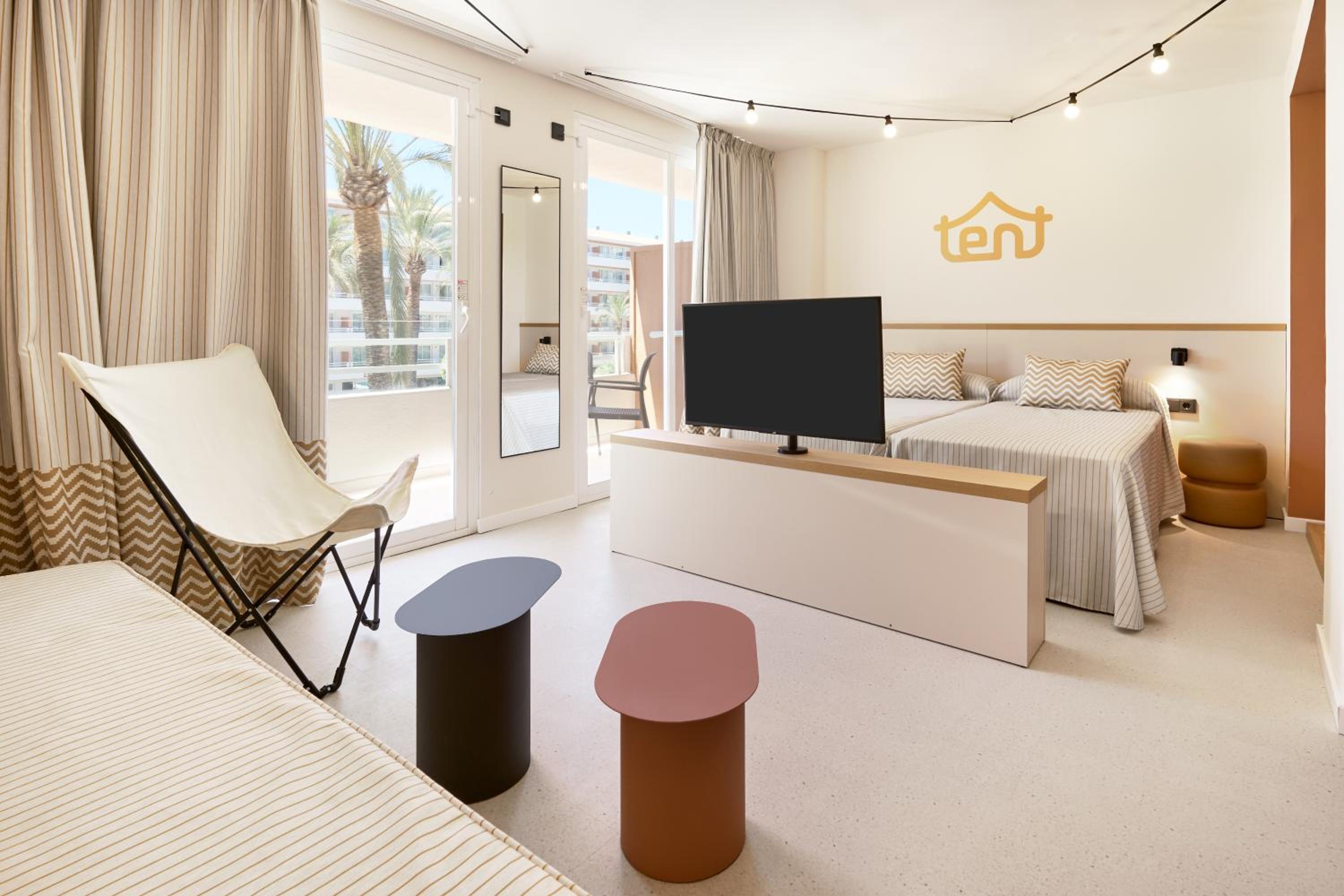 Loft Room with Pool View (2 Adults) with Unlimited Brunch thumbnail 5